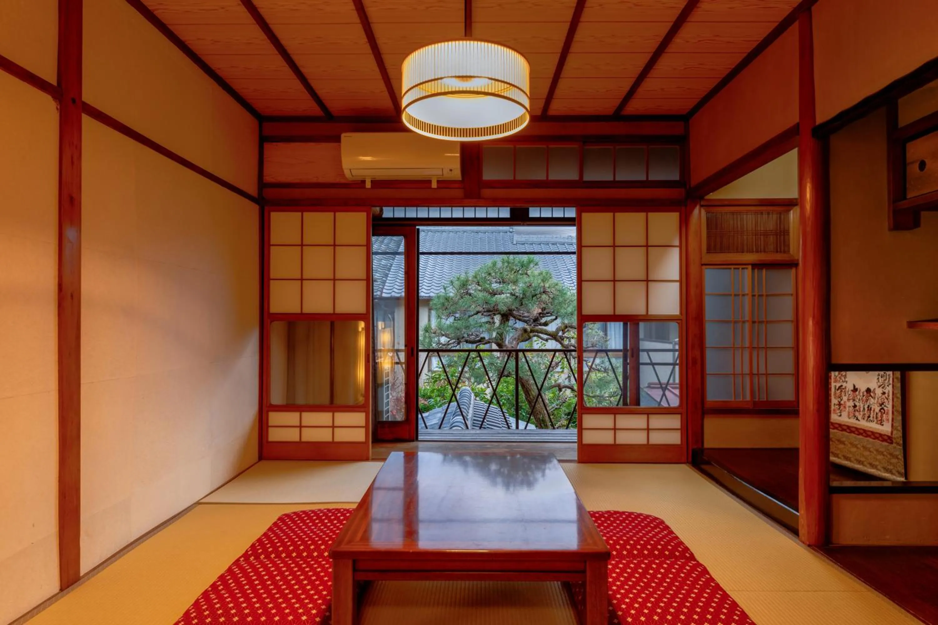 Photo of the whole room in Nijo-Ouan