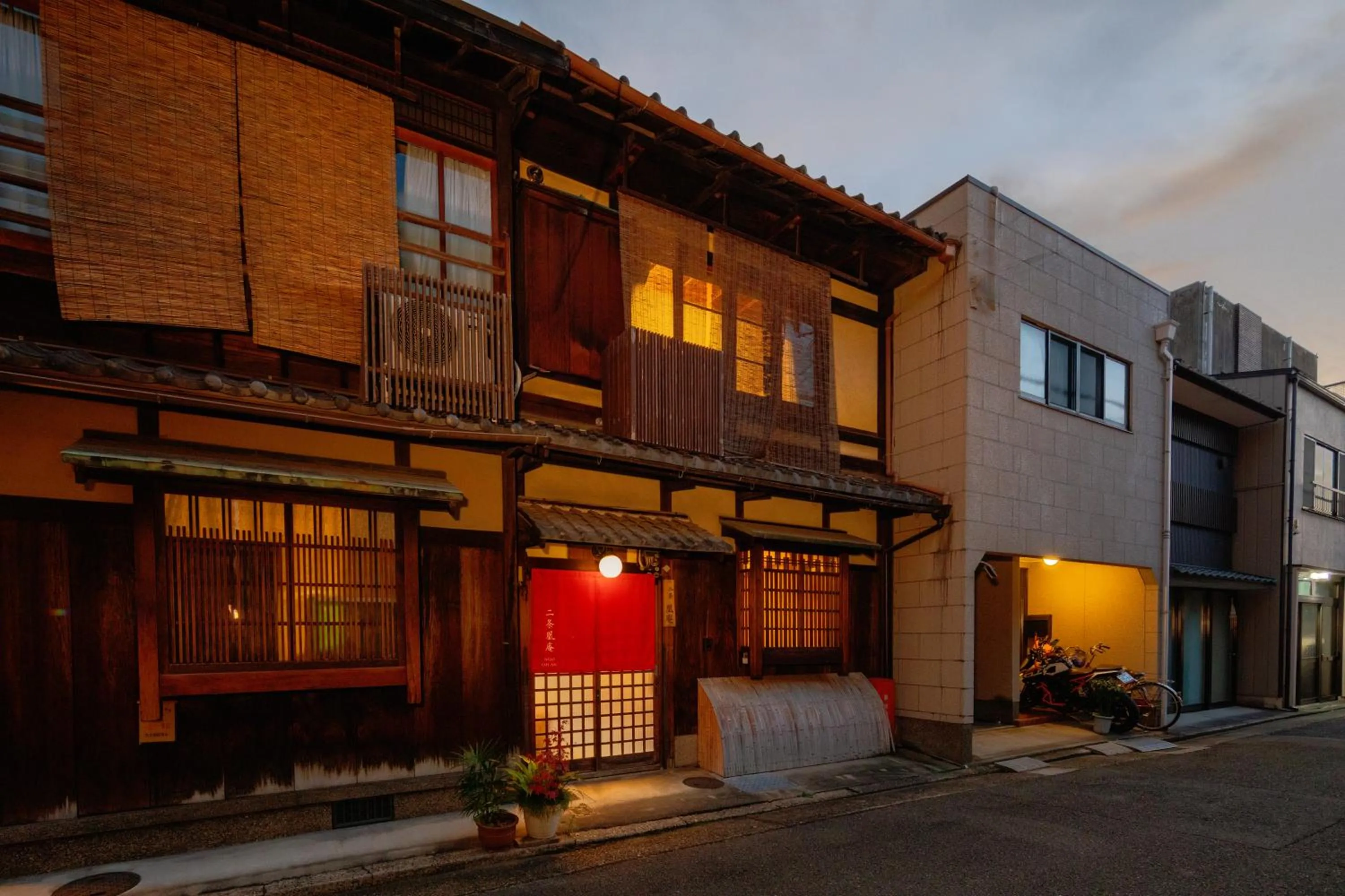 Property building in Nijo-Ouan