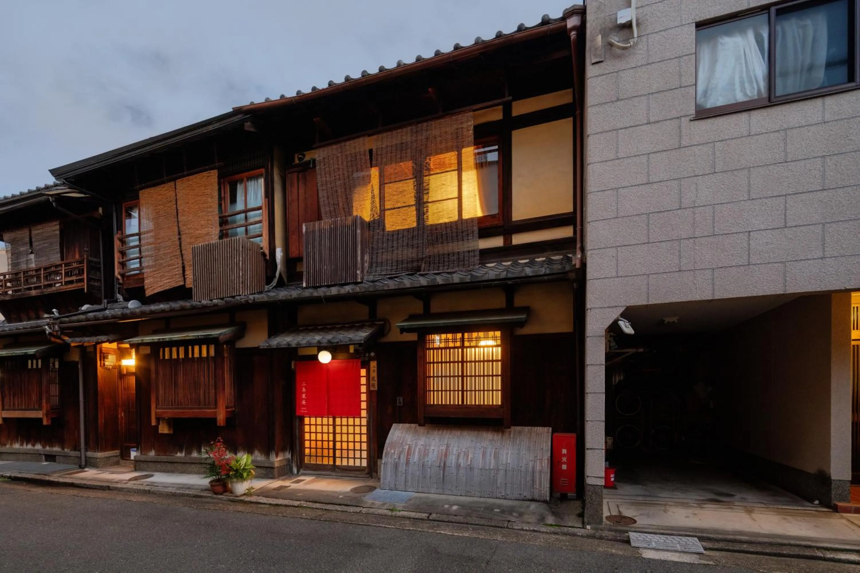 Property building in Nijo-Ouan