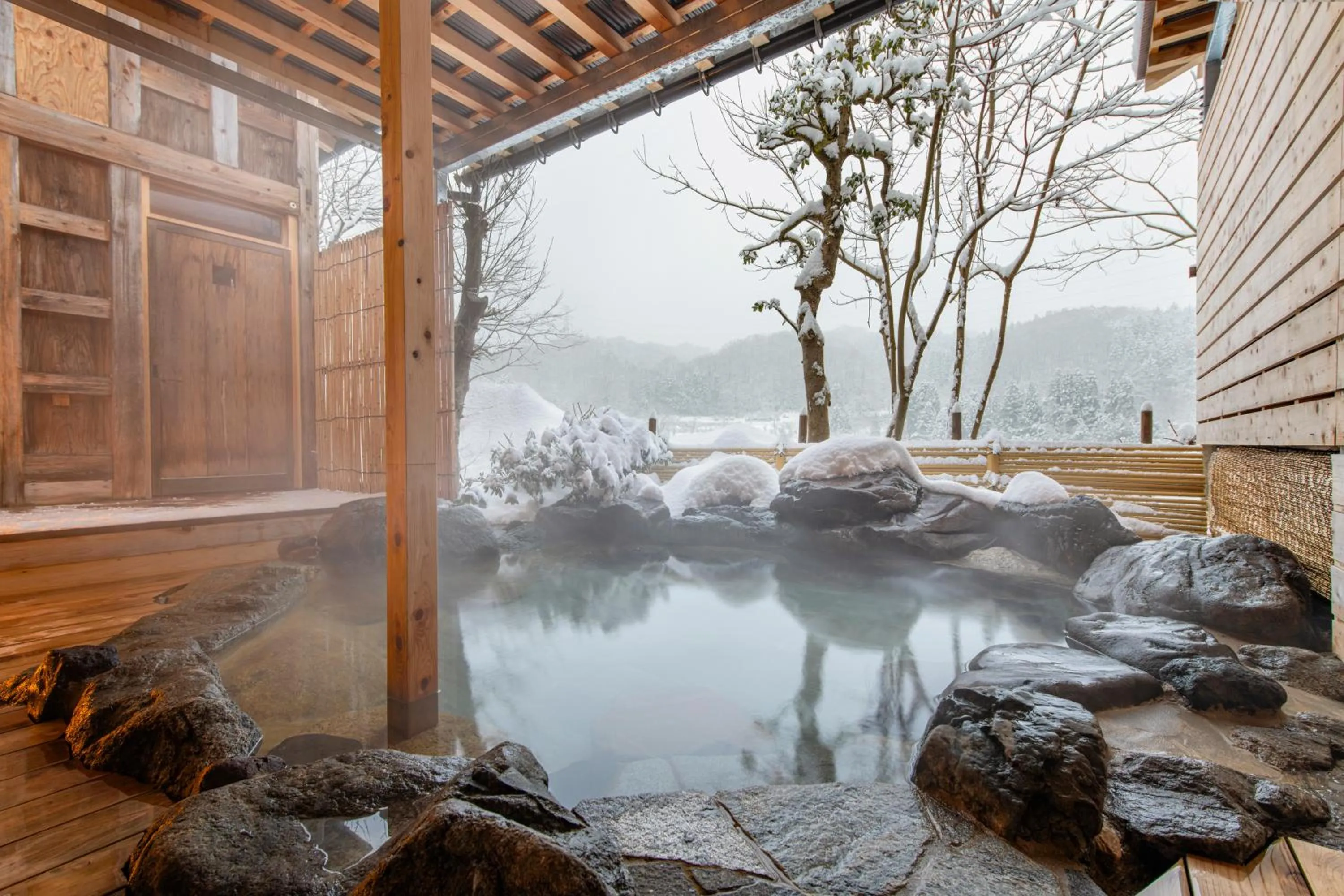 Hot Spring Bath in Onsen and Garden Nana