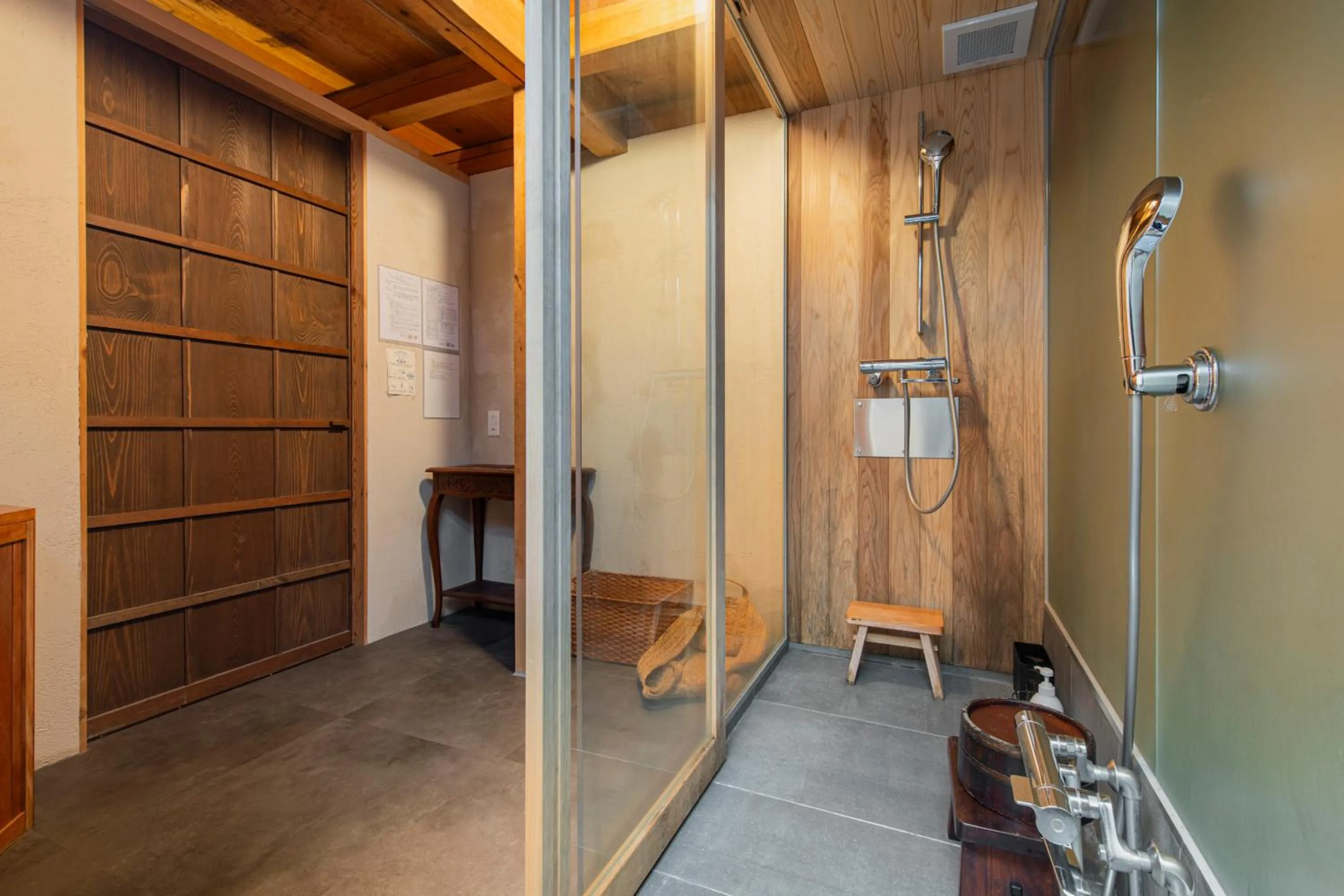 Shower in Onsen and Garden Nana
