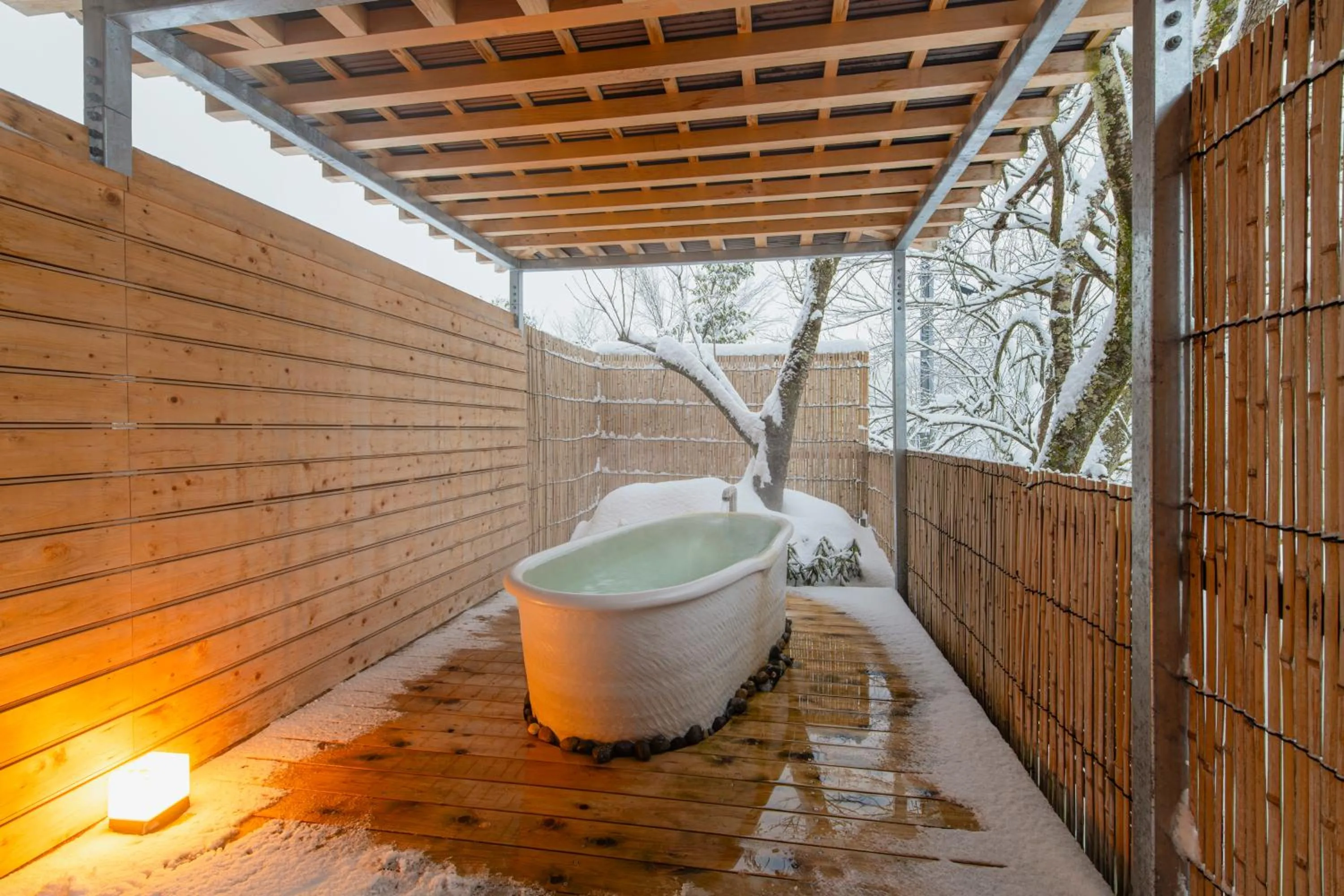 Hot Spring Bath in Onsen and Garden Nana