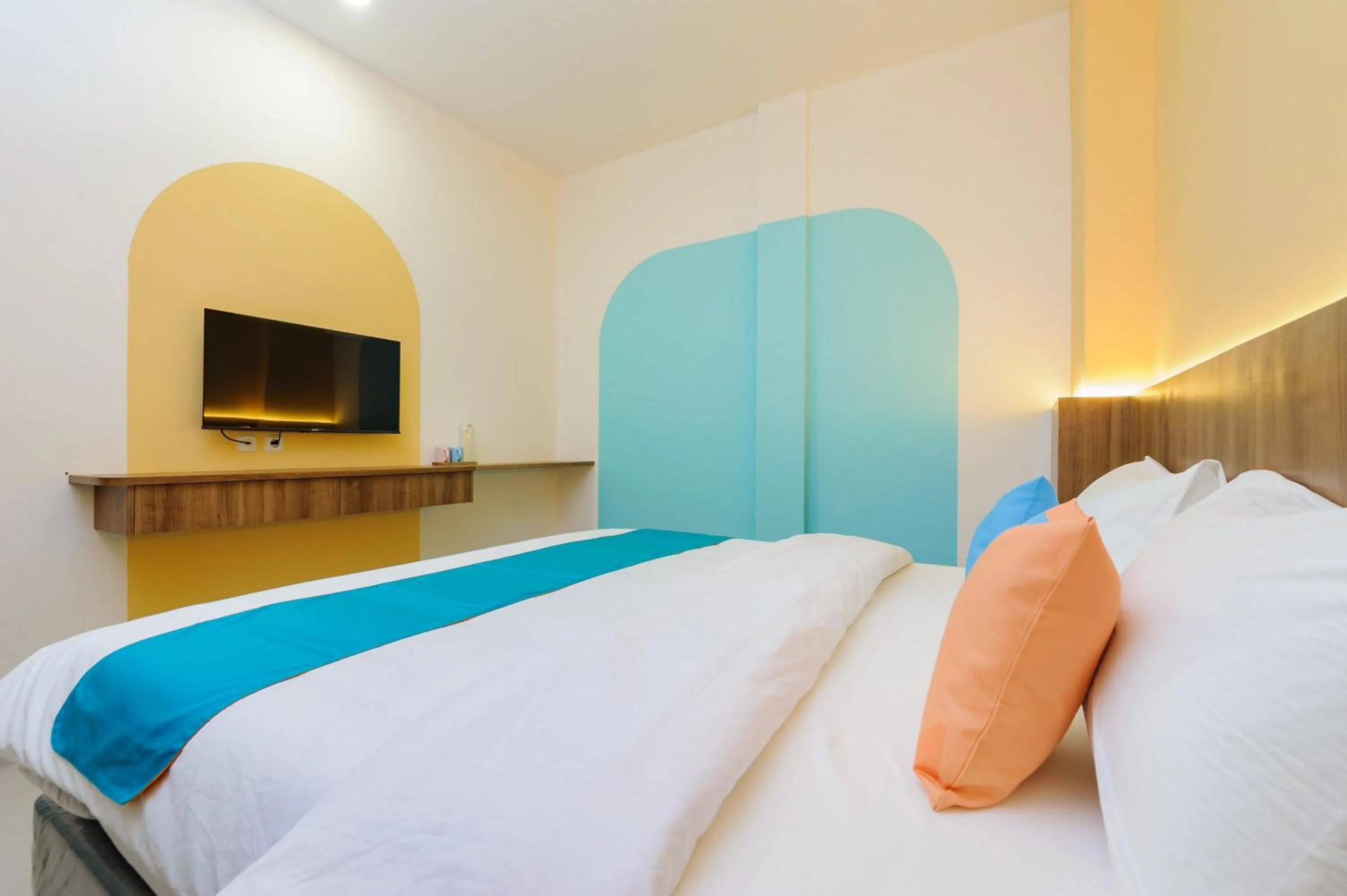 Bedroom, Bed in Sans Max Living Tangerang