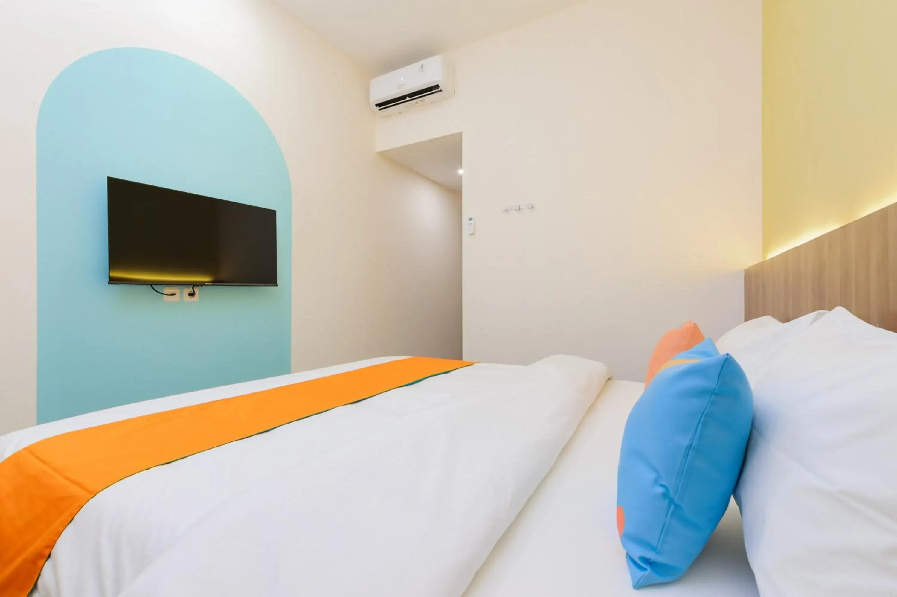 Bedroom, Bed in Sans Max Living Tangerang Bedroom, Bed in Sans Max Living Tangerang