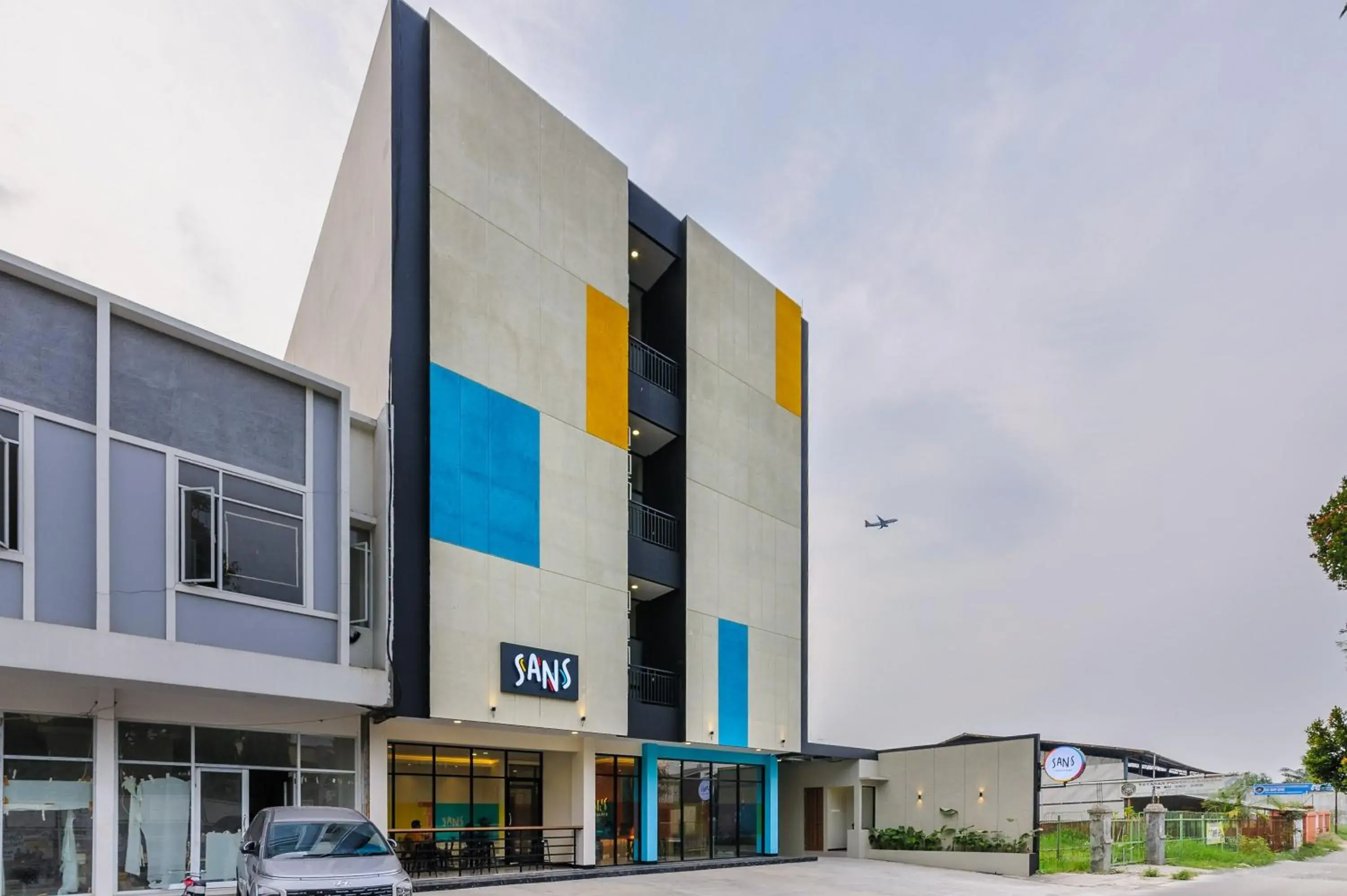 Facade/entrance in Sans Max Living Tangerang Facade/entrance in Sans Max Living Tangerang