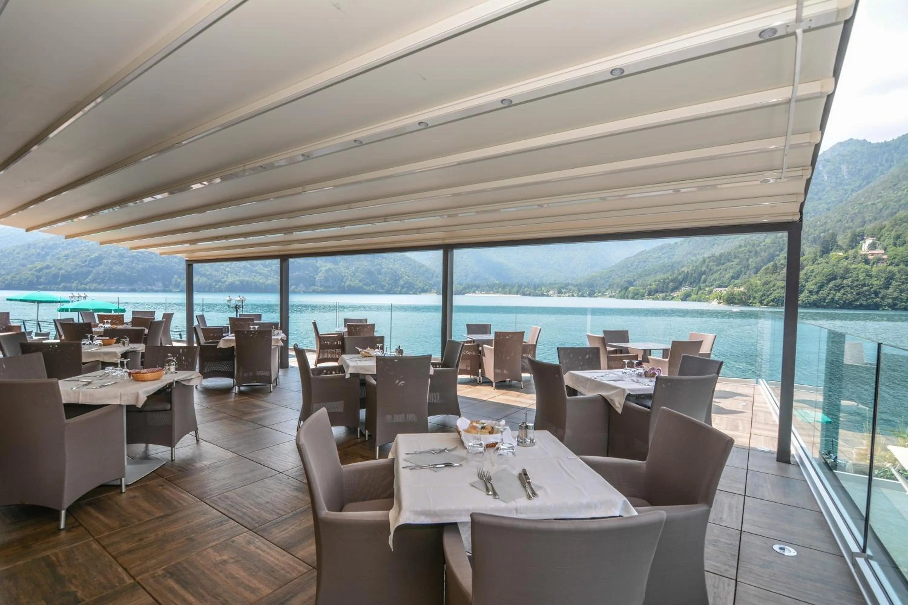 Restaurant/places to eat in Albergo Mezzolago