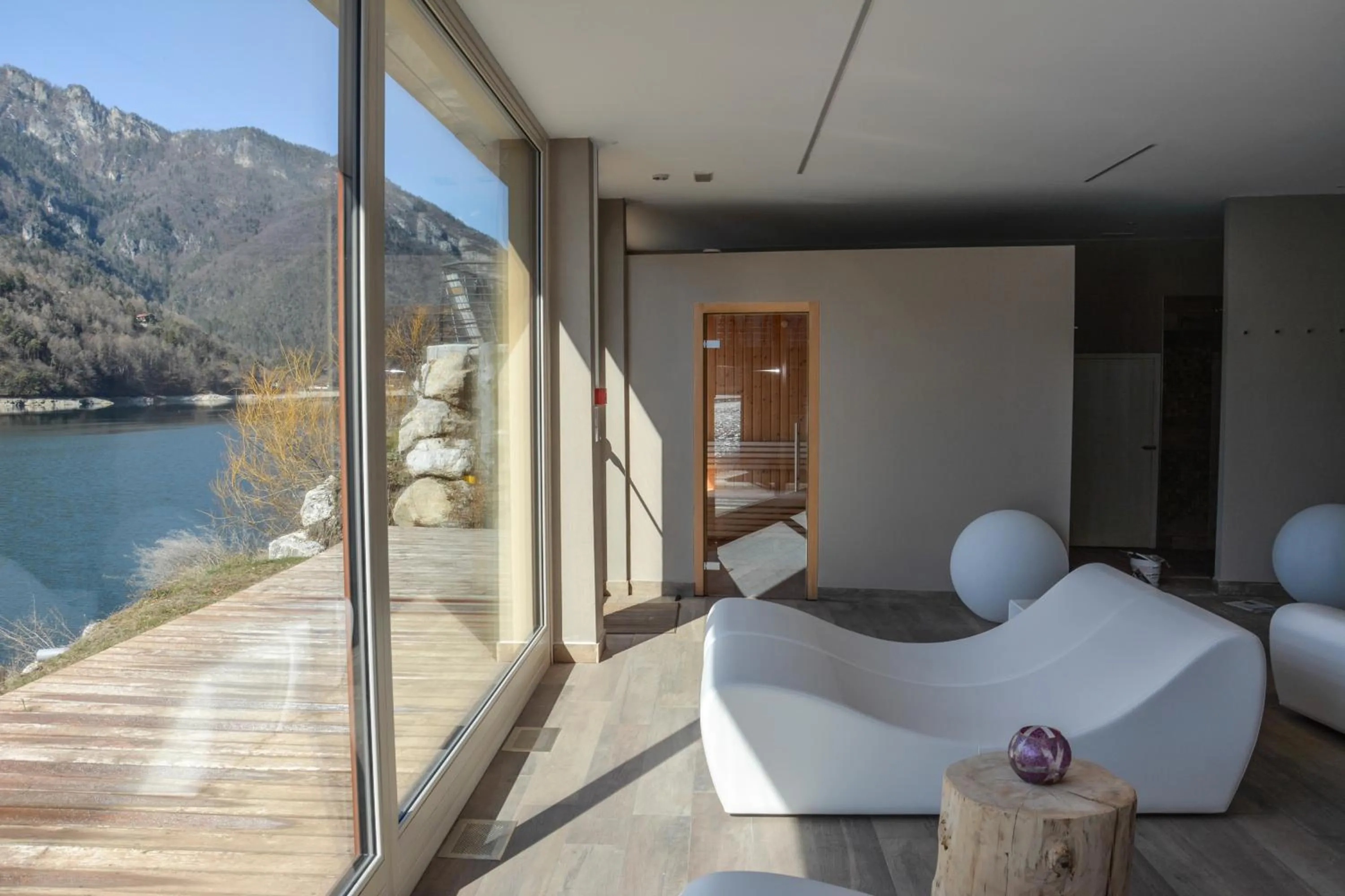 Hot Tub in Albergo Mezzolago
