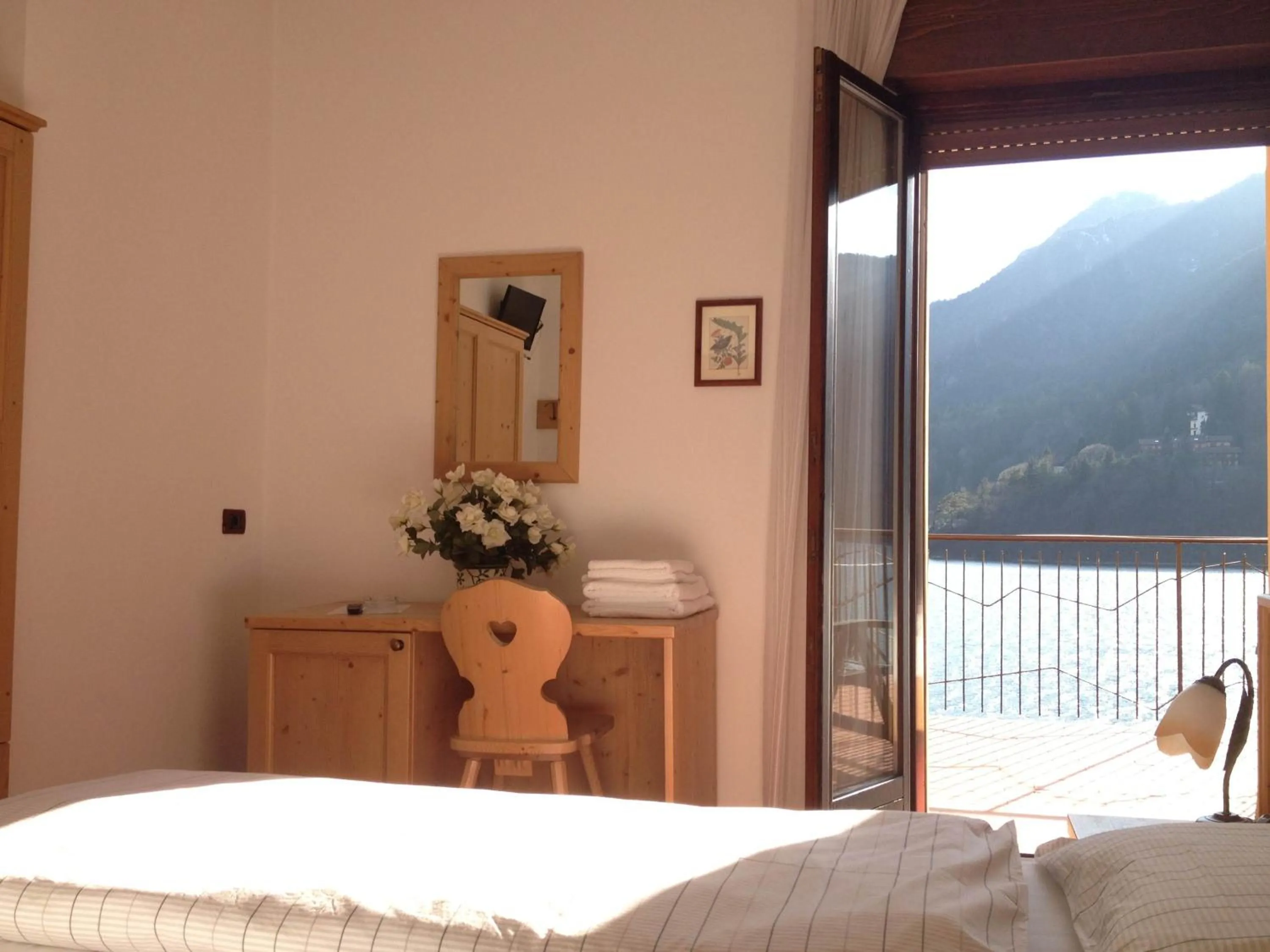 Natural landscape, Bed in Albergo Mezzolago