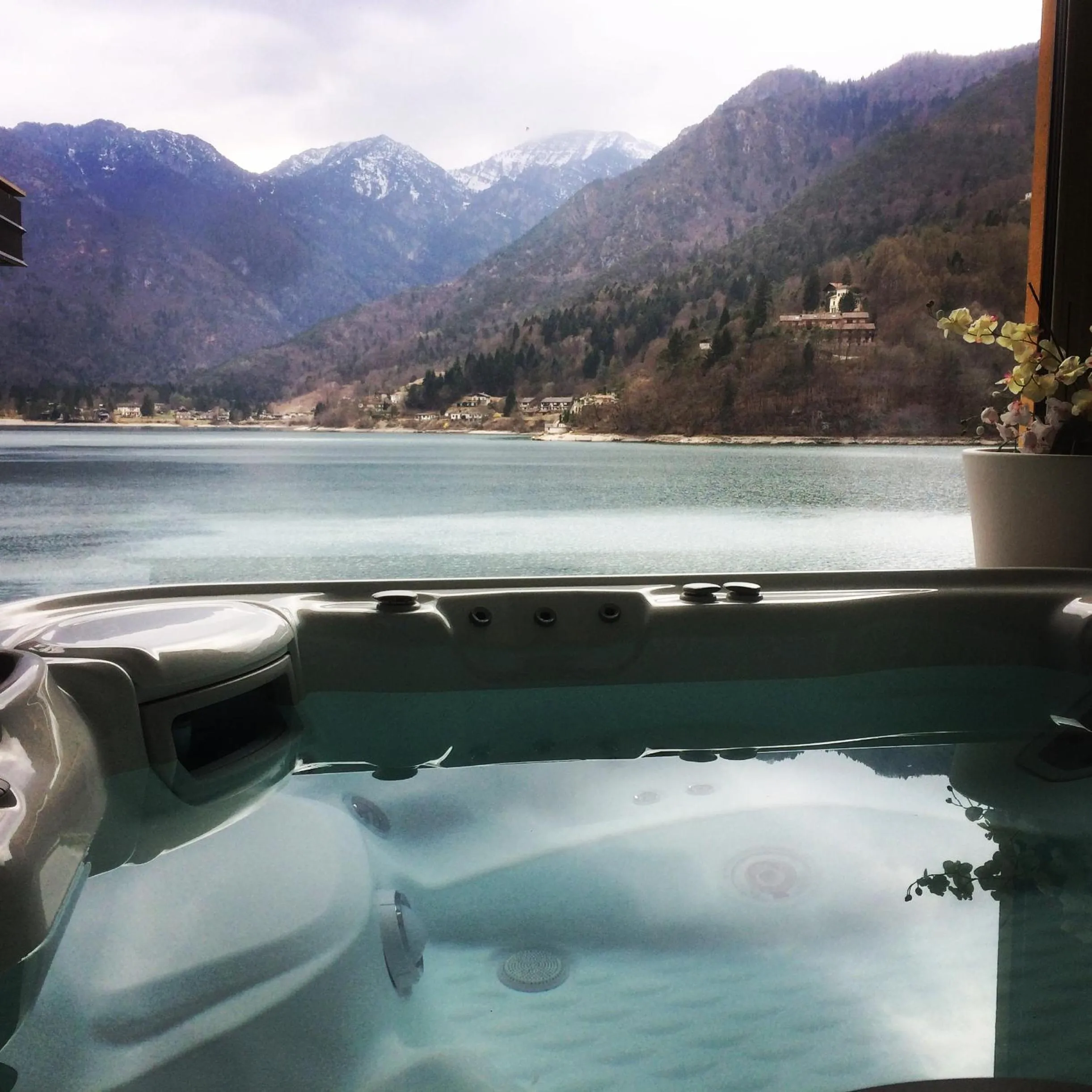 Hot Tub in Albergo Mezzolago