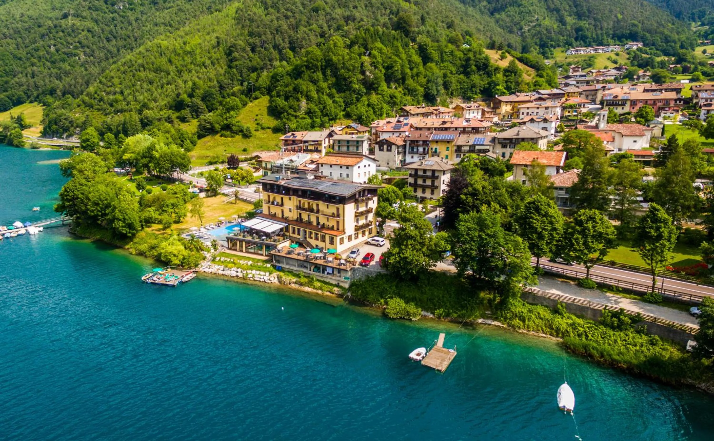 Property building in Albergo Mezzolago