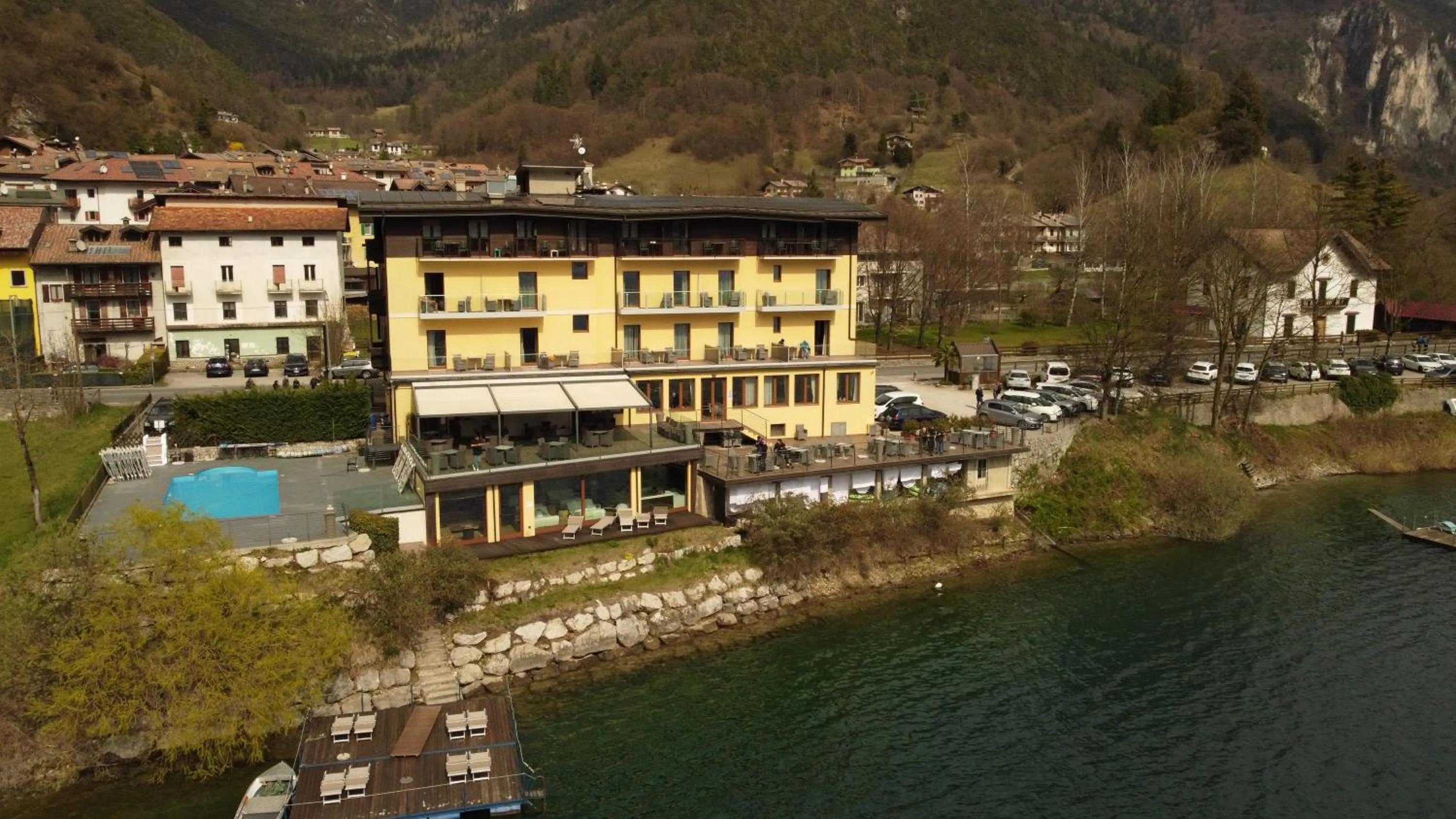 Property building in Albergo Mezzolago