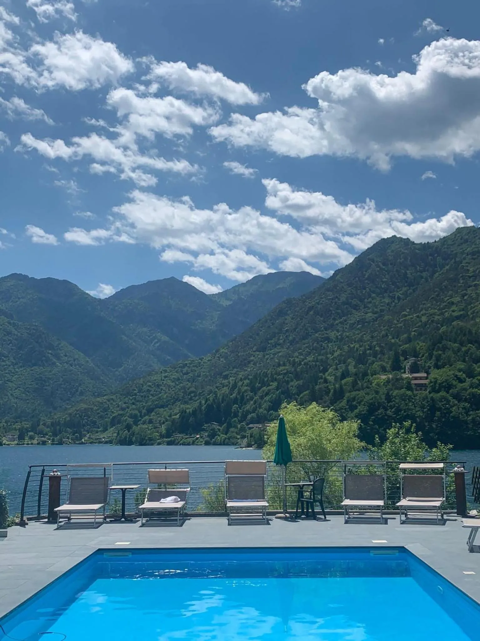 Day in Albergo Mezzolago