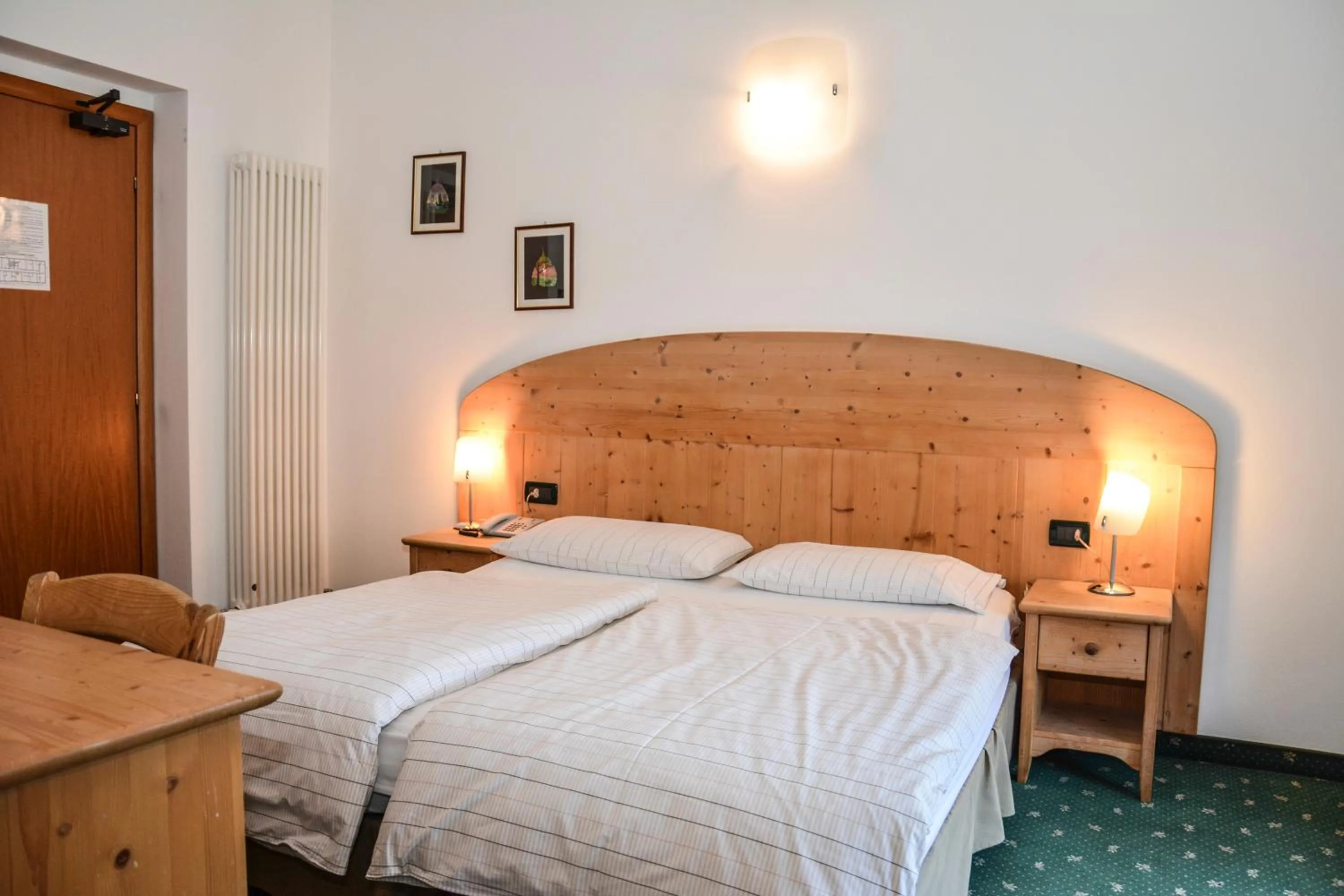 Bedroom, Bed in Albergo Mezzolago