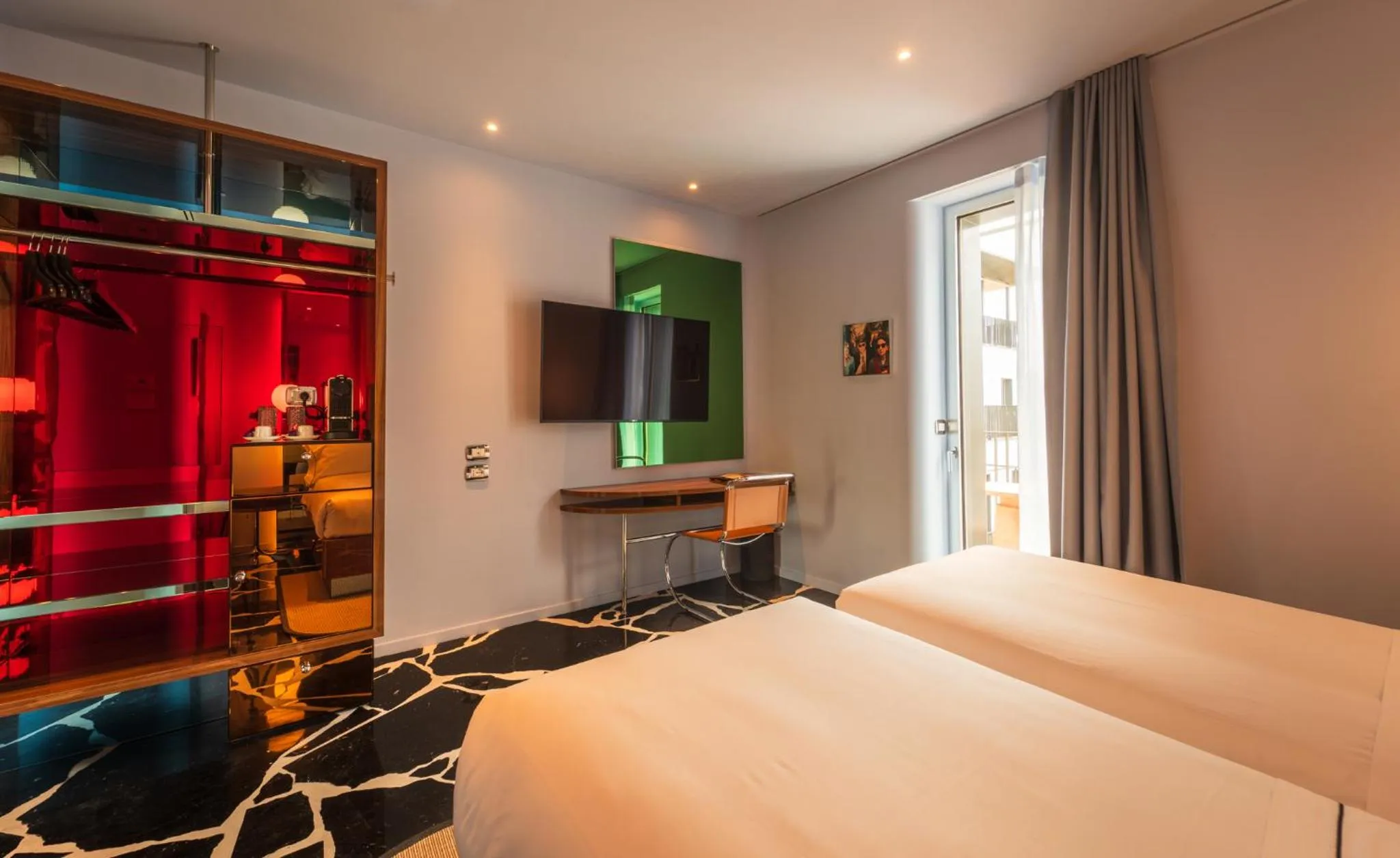TV and multimedia, Bed in Hotel Calimala Milano