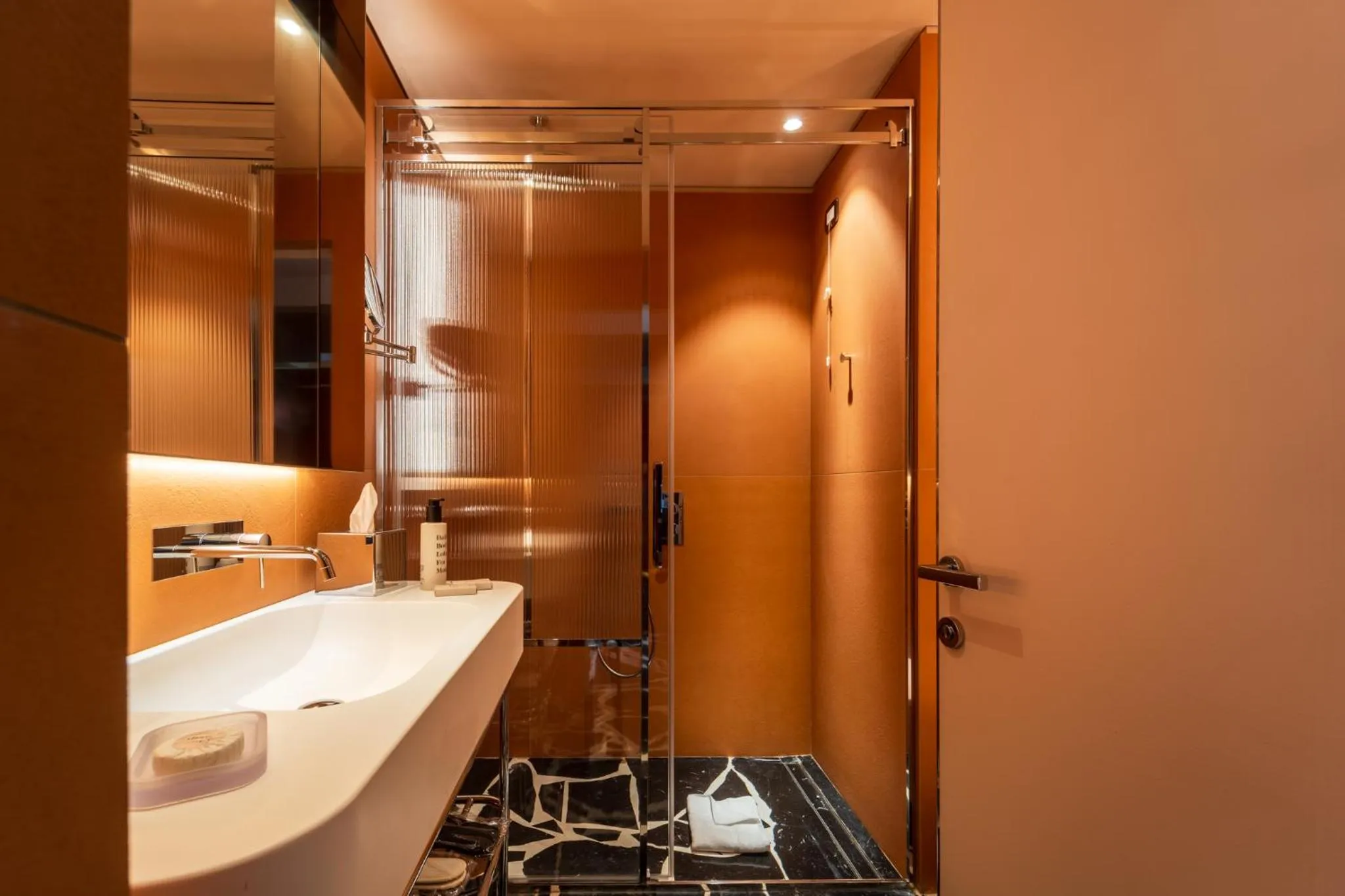 Shower in Hotel Calimala Milano