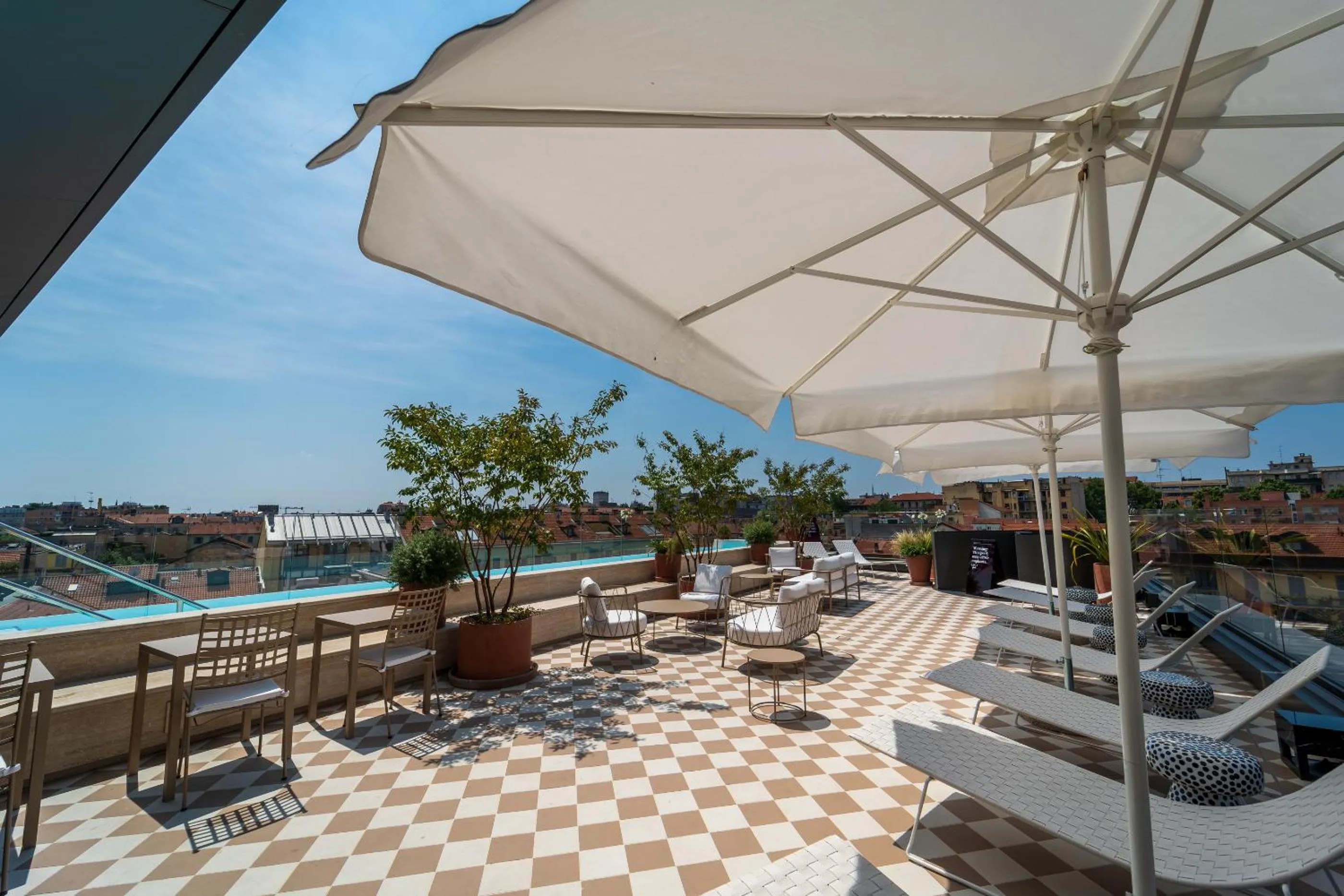 Swimming pool in Hotel Calimala Milano