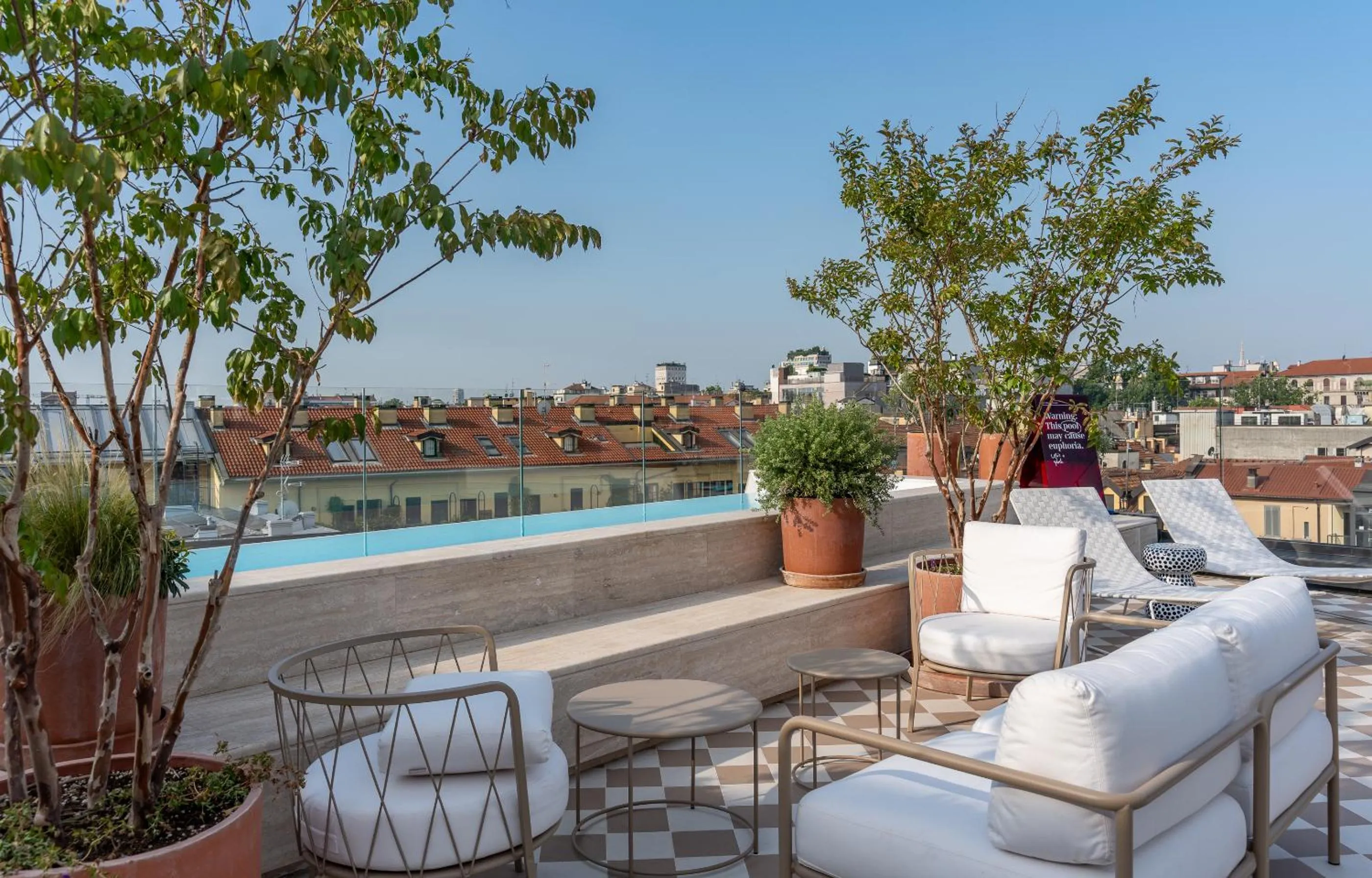 Swimming pool in Hotel Calimala Milano