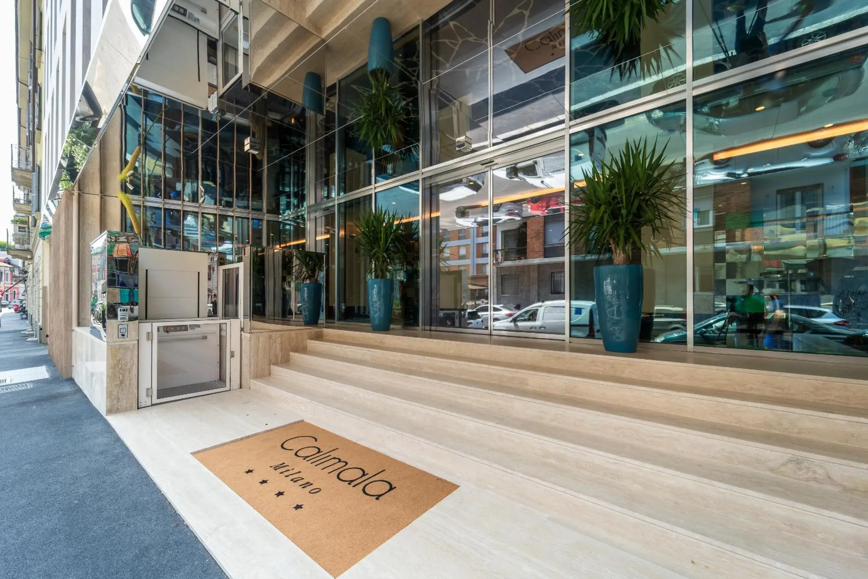 Facade/entrance in Hotel Calimala Milano Facade/entrance in Hotel Calimala Milano