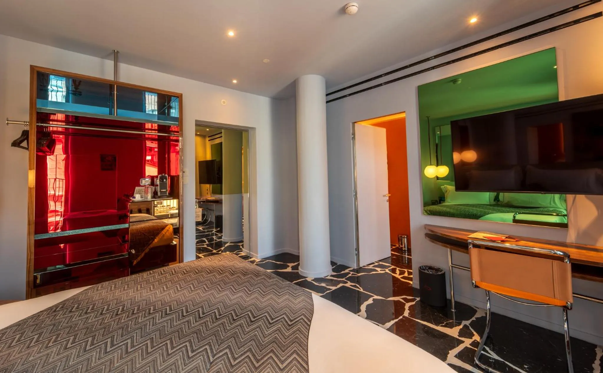 TV and multimedia, Bed in Hotel Calimala Milano