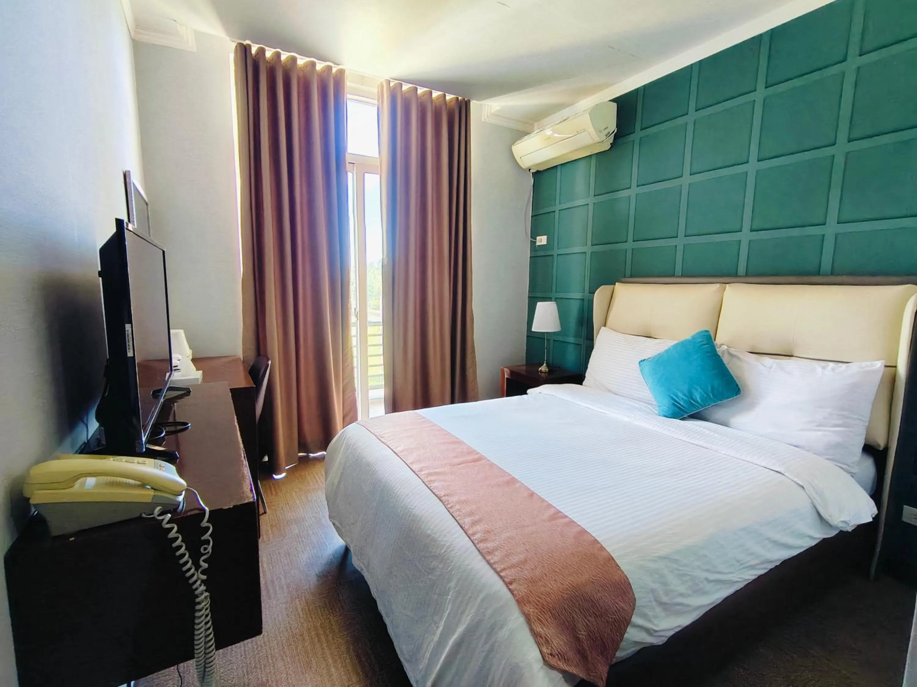 LOHAS Airport Hotel and Restaurant