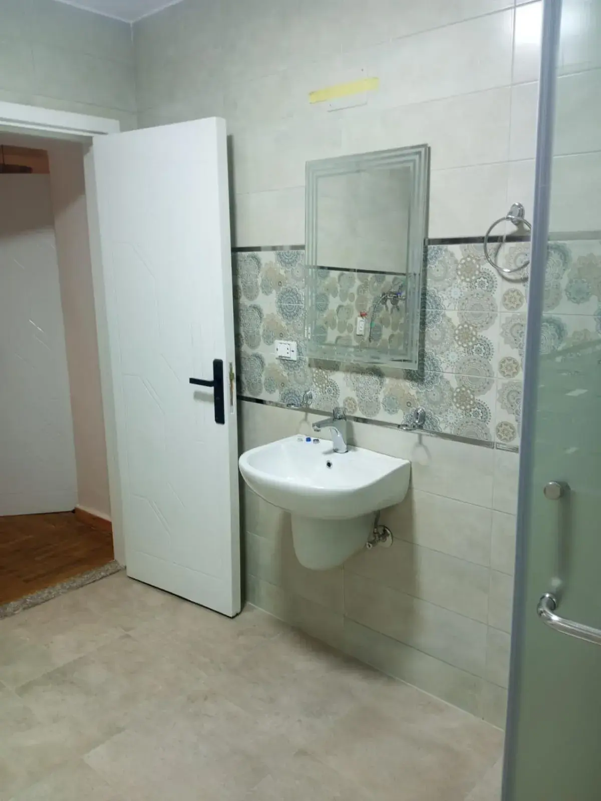 Bed in 4-Bed Mixed Dormitory Room in Pyramids Nights Hostel Bed in 4-Bed Mixed Dormitory Room in Pyramids Nights Hostel