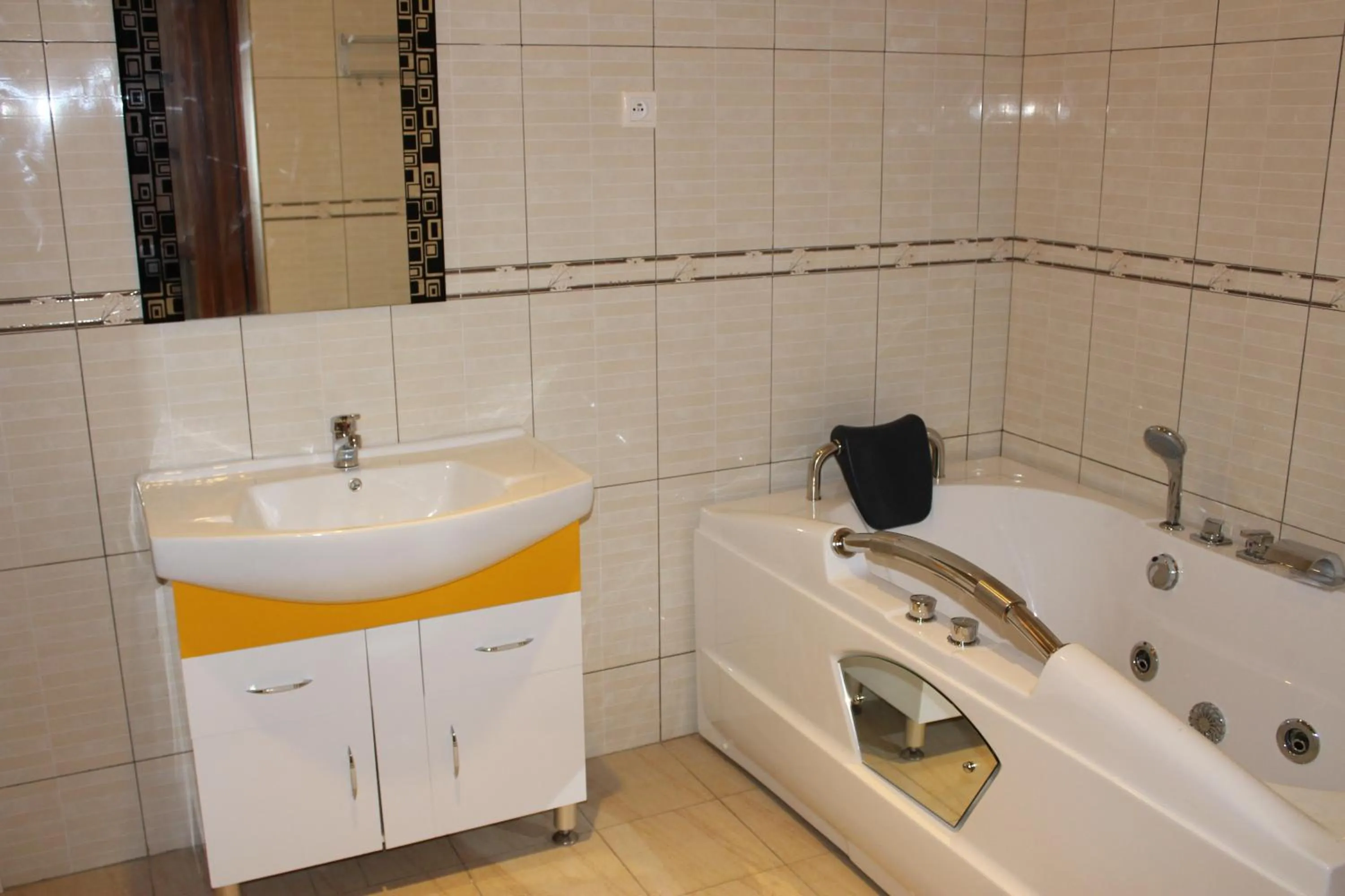 Bathroom in Mountain's View Hotel