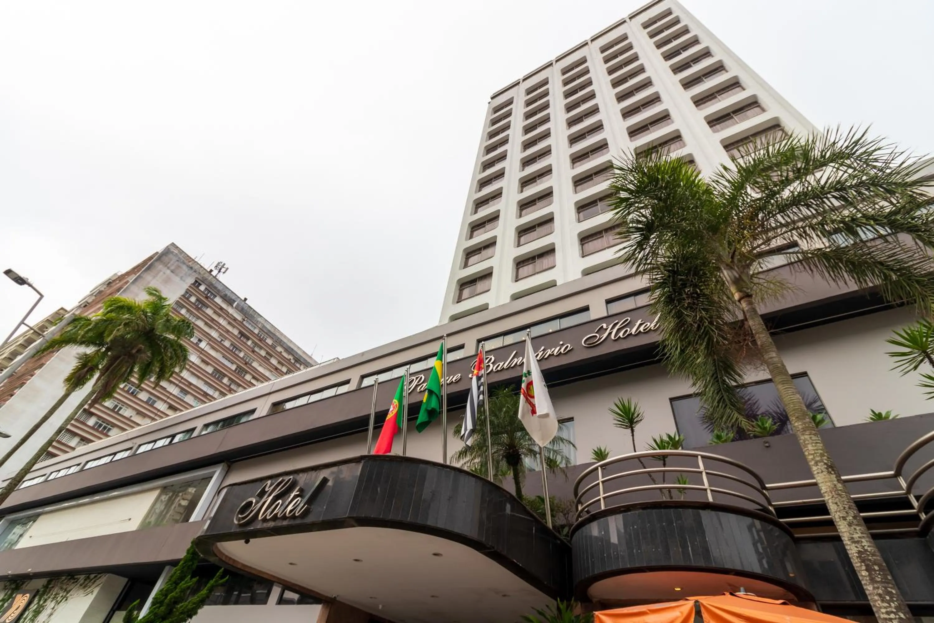 Property building in Parque Balneário Hotel Santos by Castelo Itaipava