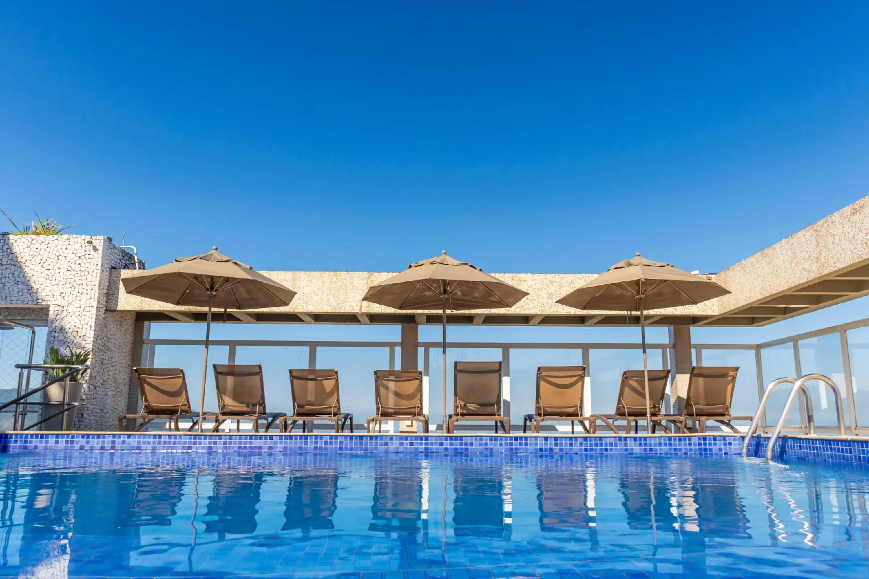 Patio in Parque Balneário Hotel Santos by Castelo Itaipava Patio in Parque Balneário Hotel Santos by Castelo Itaipava