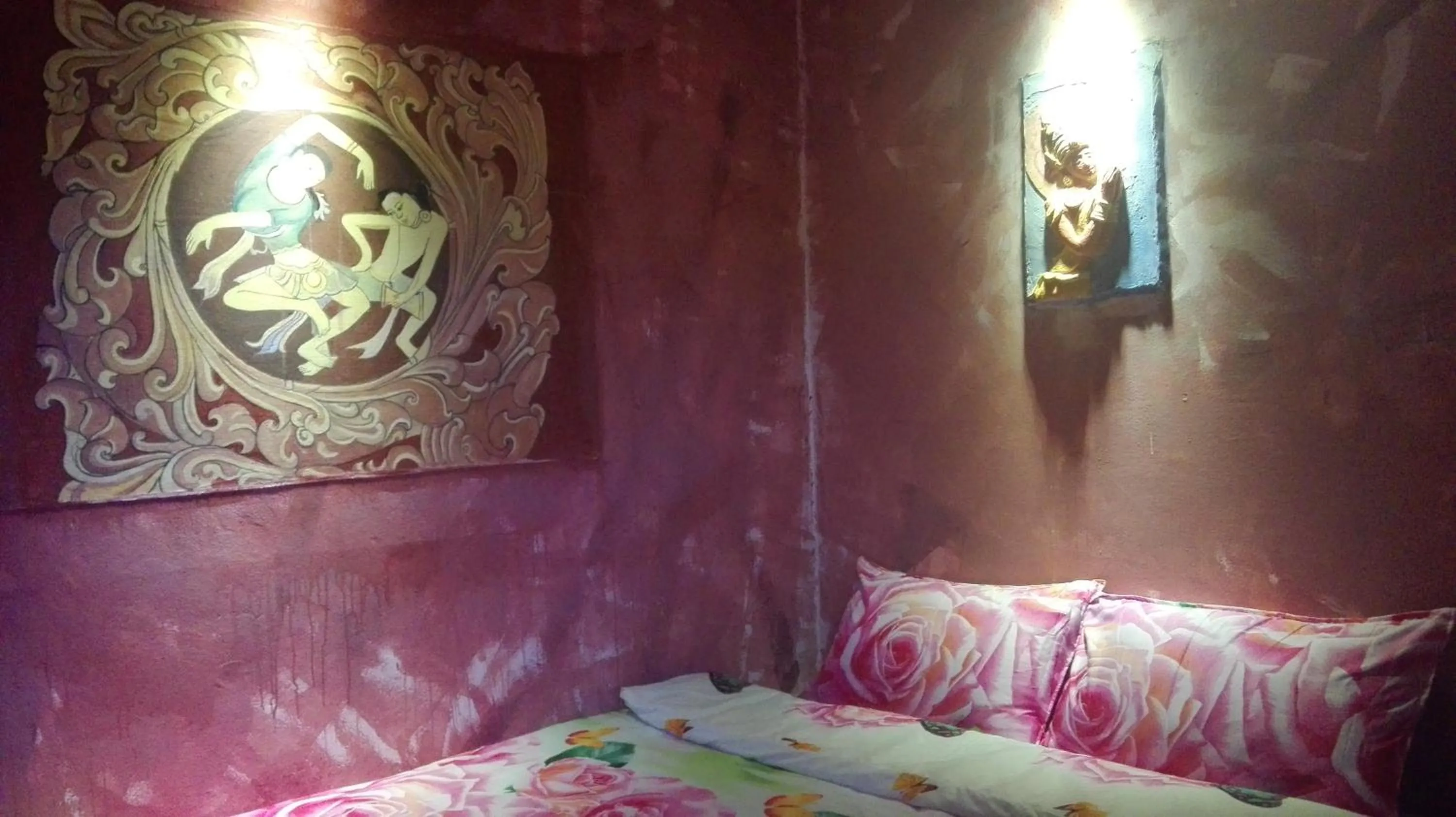Decorative detail, Bed in Shannkalay Hostel
