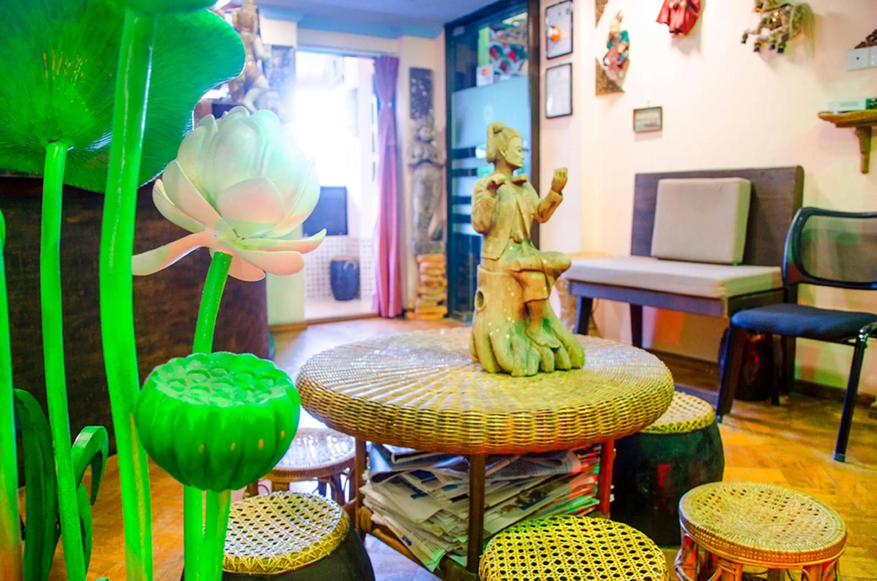 Communal lounge/ TV room in Shannkalay Hostel