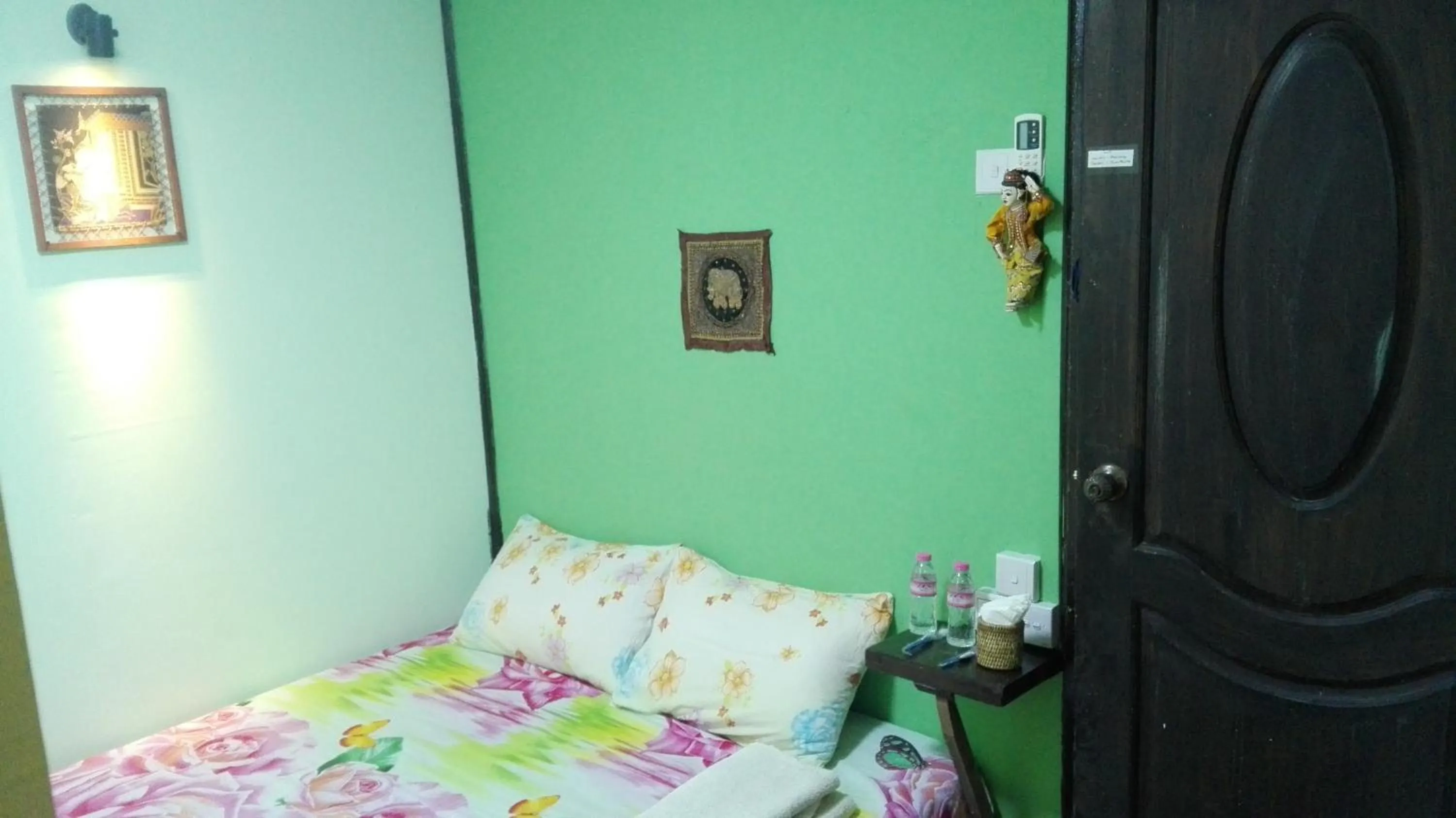 Bedroom, Bed in Shannkalay Hostel