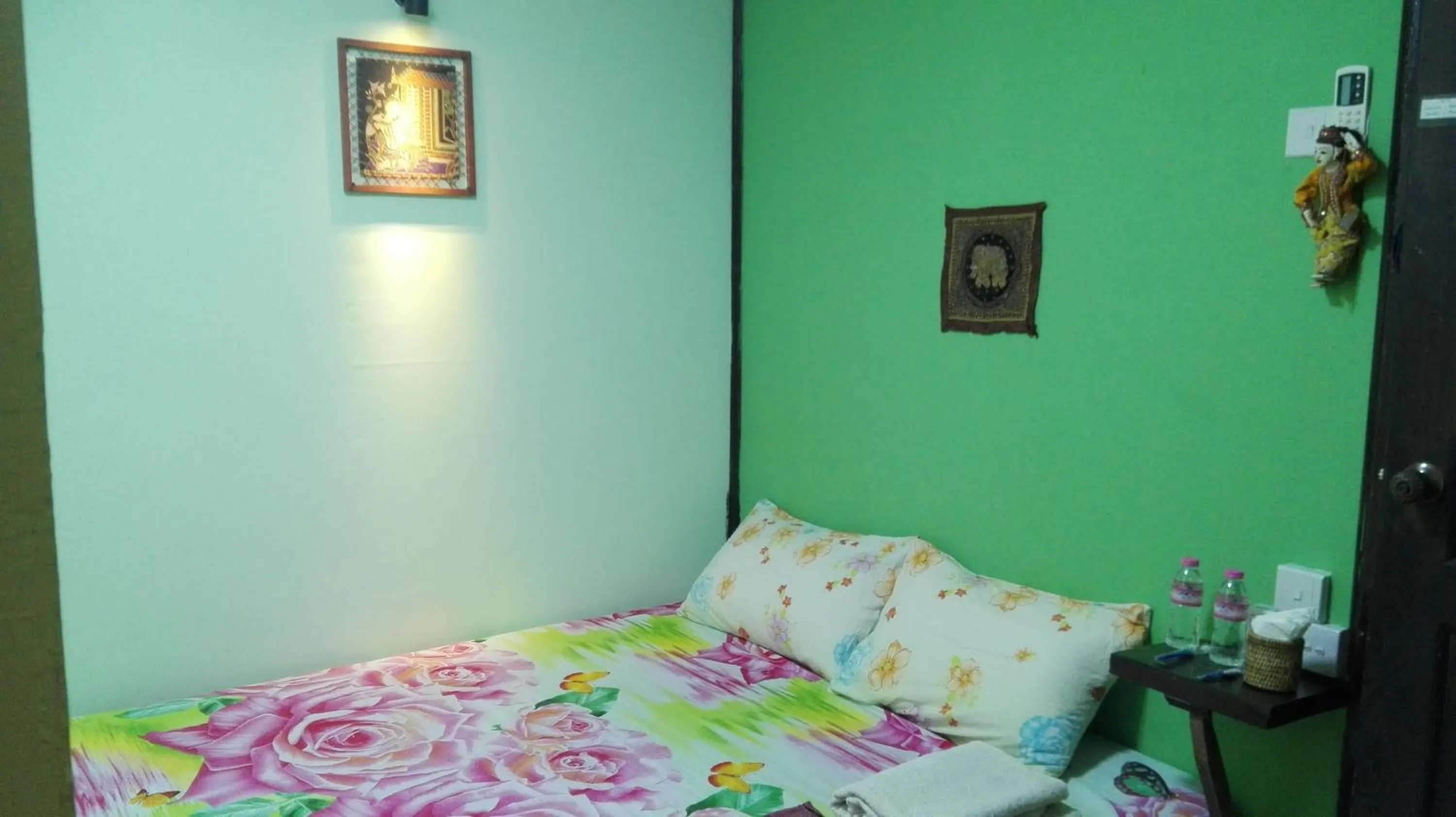 Bedroom, Bed in Shannkalay Hostel