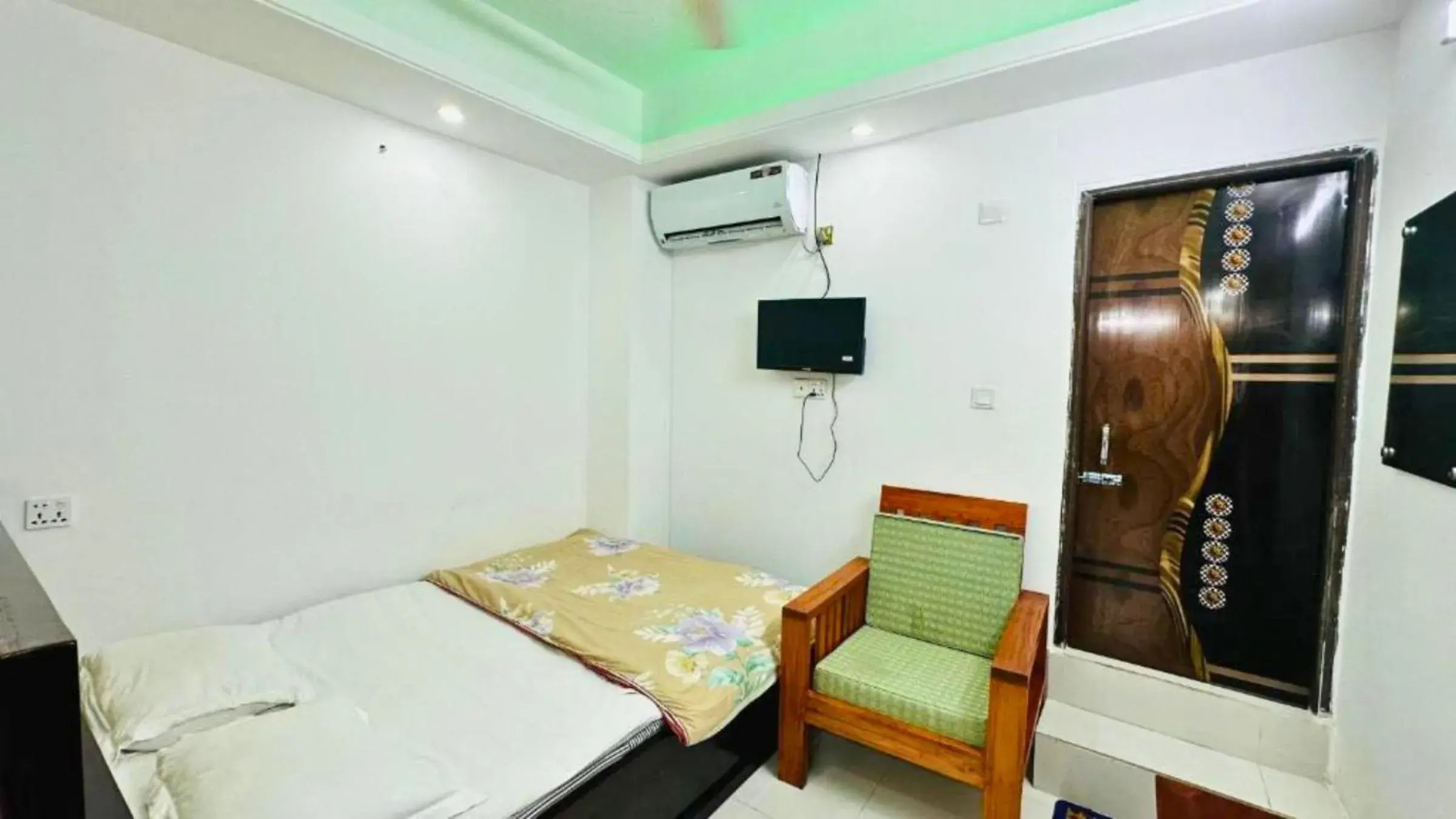 Deluxe Single Room - single occupancy in Hotel Prime Inn Mirpur 10 Deluxe Single Room - single occupancy in Hotel Prime Inn Mirpur 10