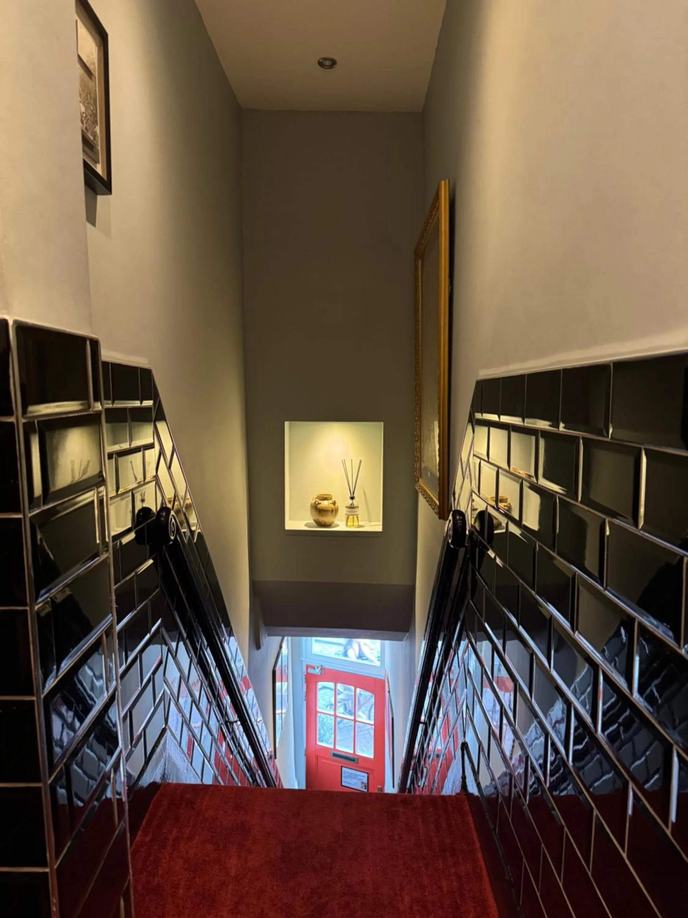 Property building, Bed in Décor Canal House