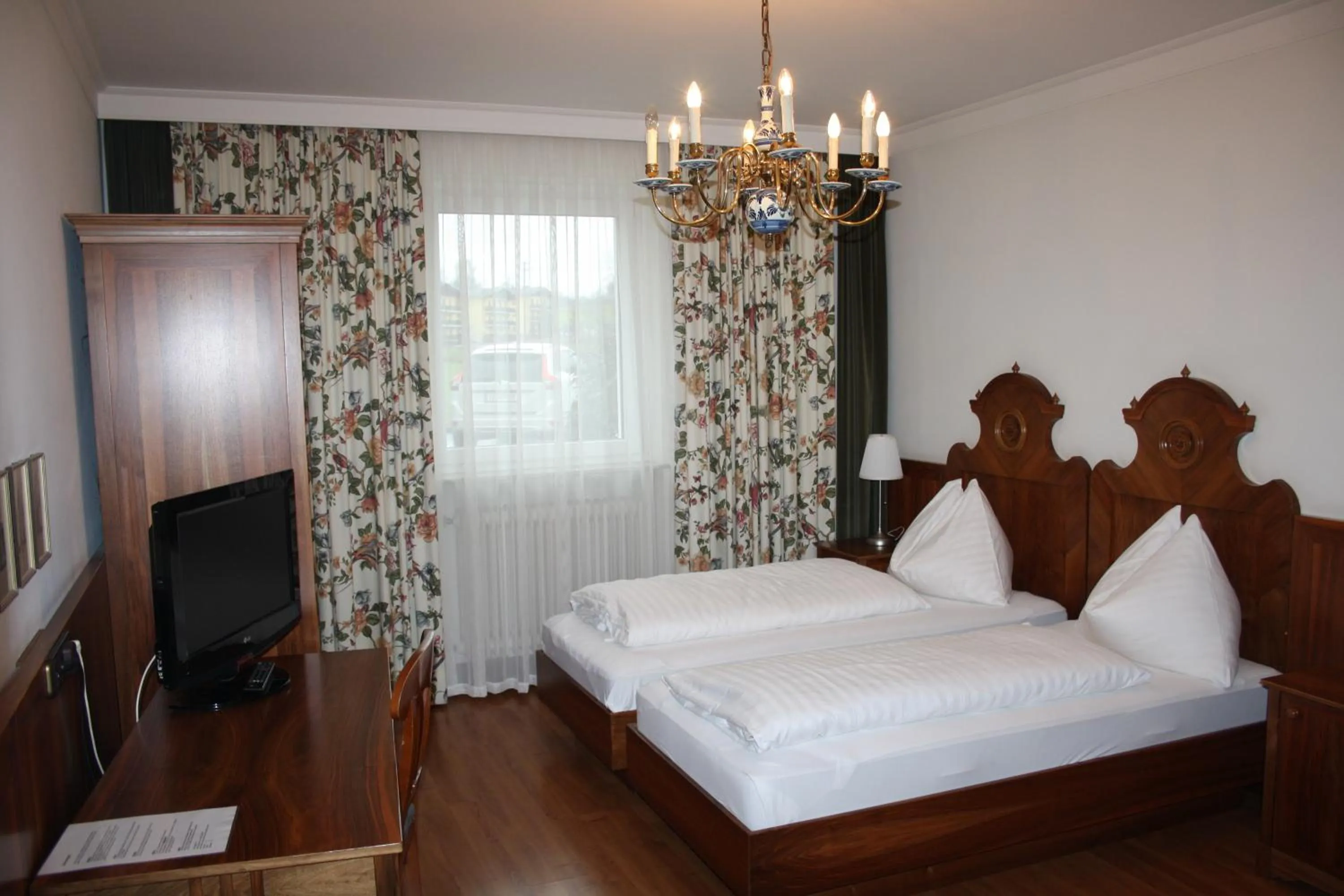 Bed in Hotel Alhartinger Hof