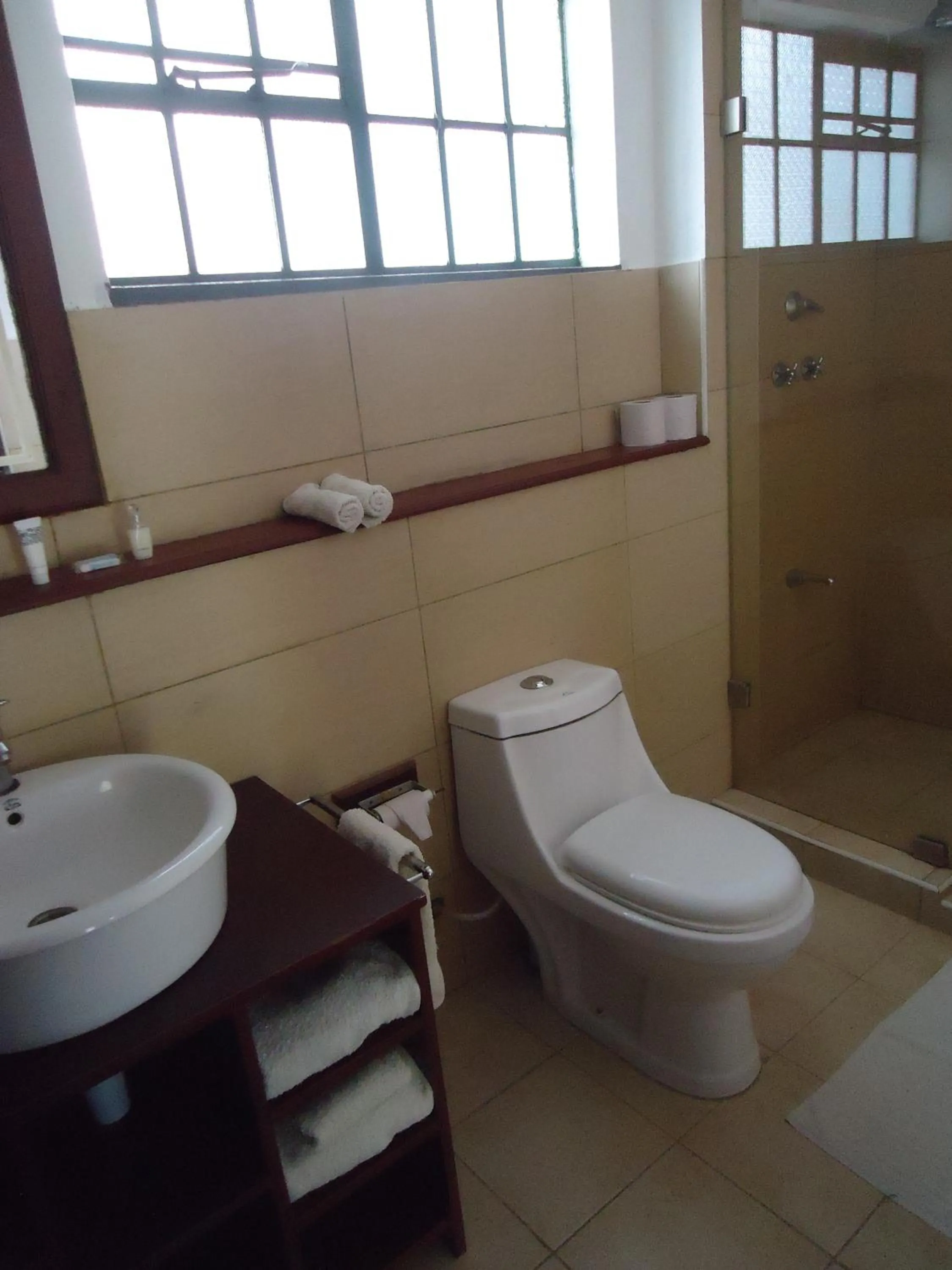 Shower in Mara River Lodge