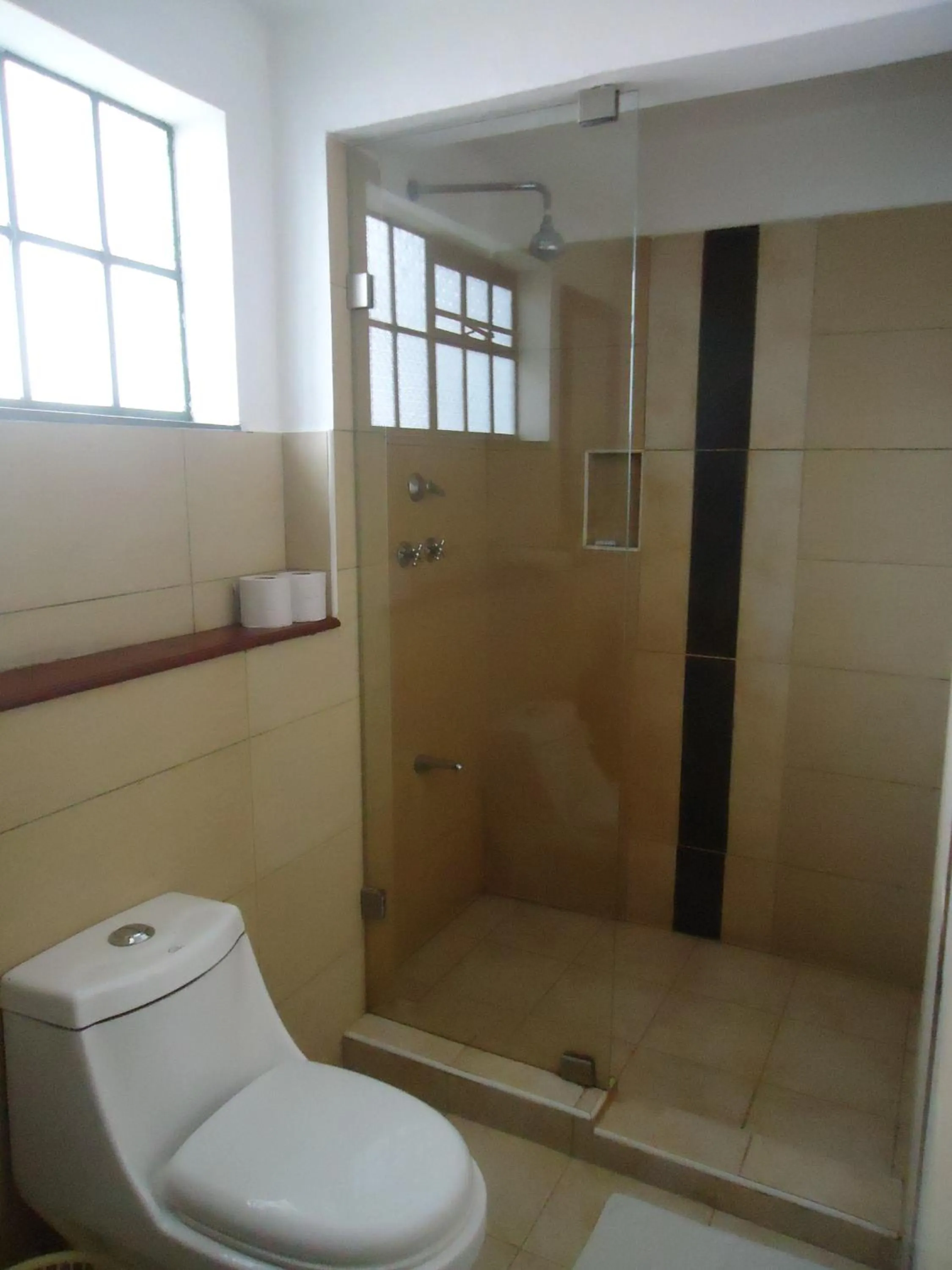 Shower in Mara River Lodge