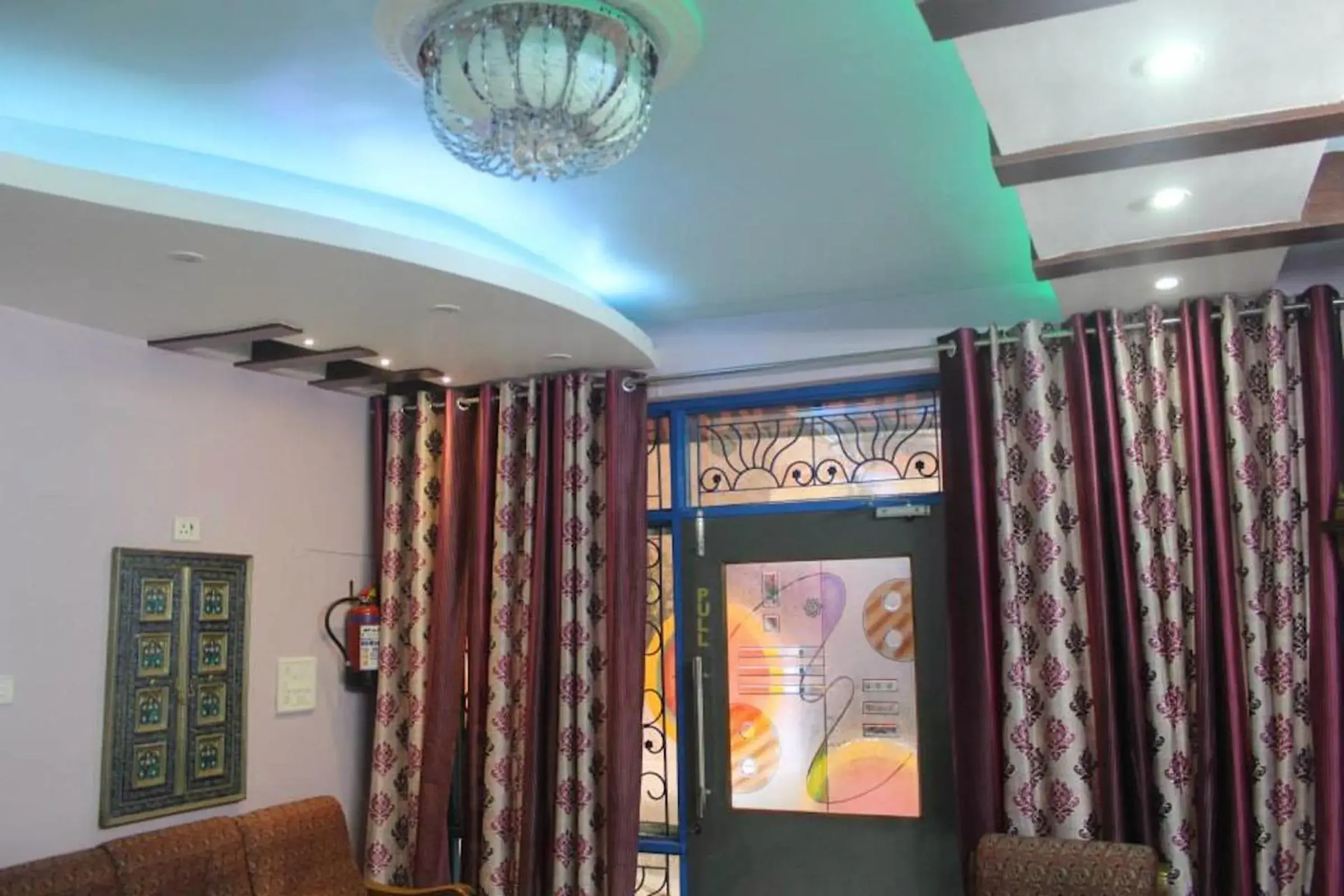 Lobby or reception in Hotel Golden Crown Laxman Jhula Lobby or reception in Hotel Golden Crown Laxman Jhula