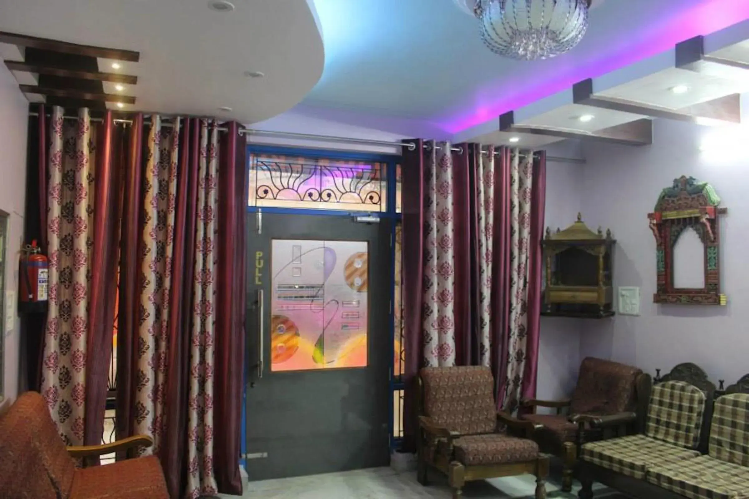 Lobby or reception in Hotel Golden Crown Laxman Jhula Lobby or reception in Hotel Golden Crown Laxman Jhula