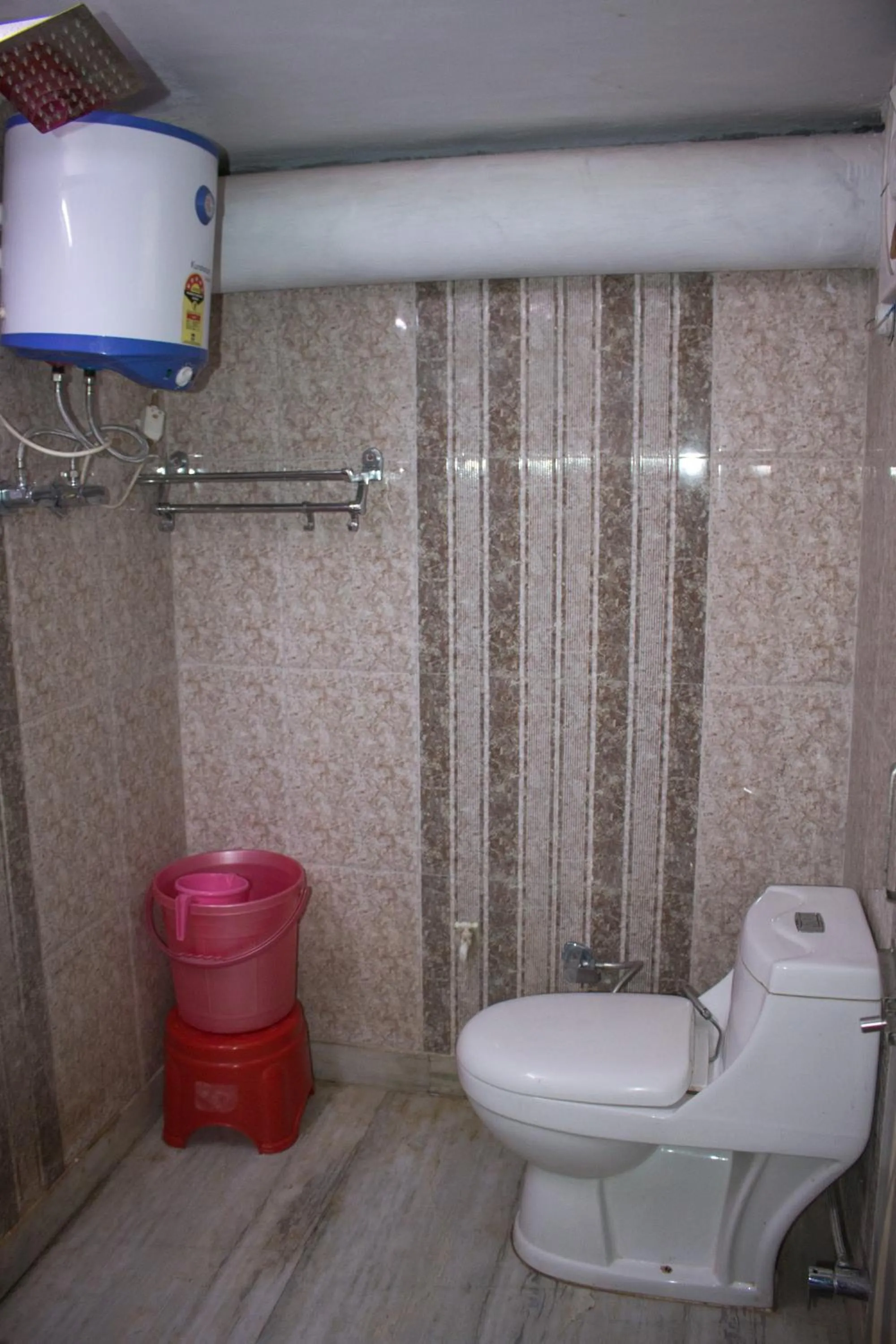 Bathroom in Hotel Golden Crown Laxman Jhula