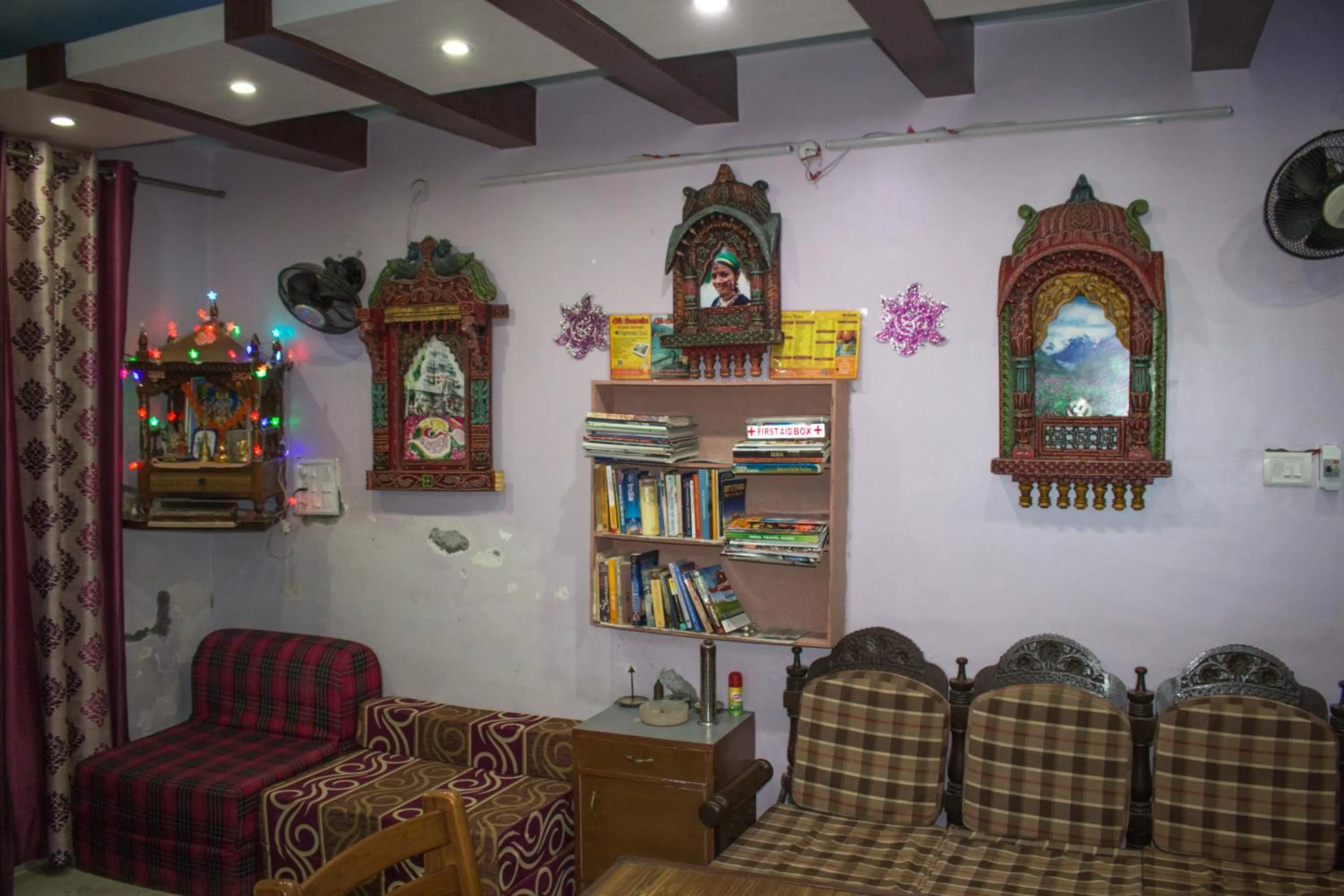 Lobby or reception in Hotel Golden Crown Laxman Jhula