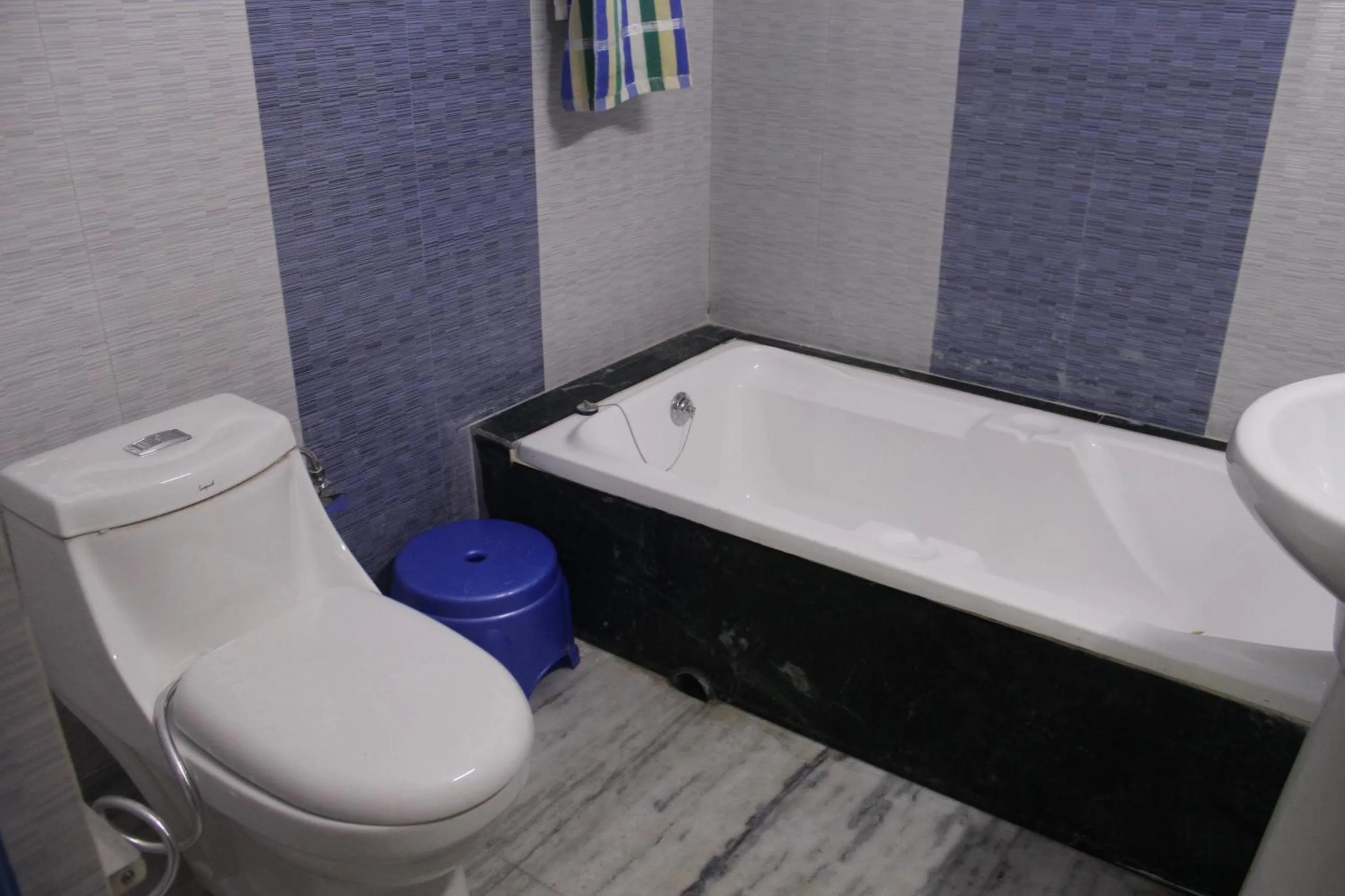 Bathroom in Hotel Golden Crown Laxman Jhula