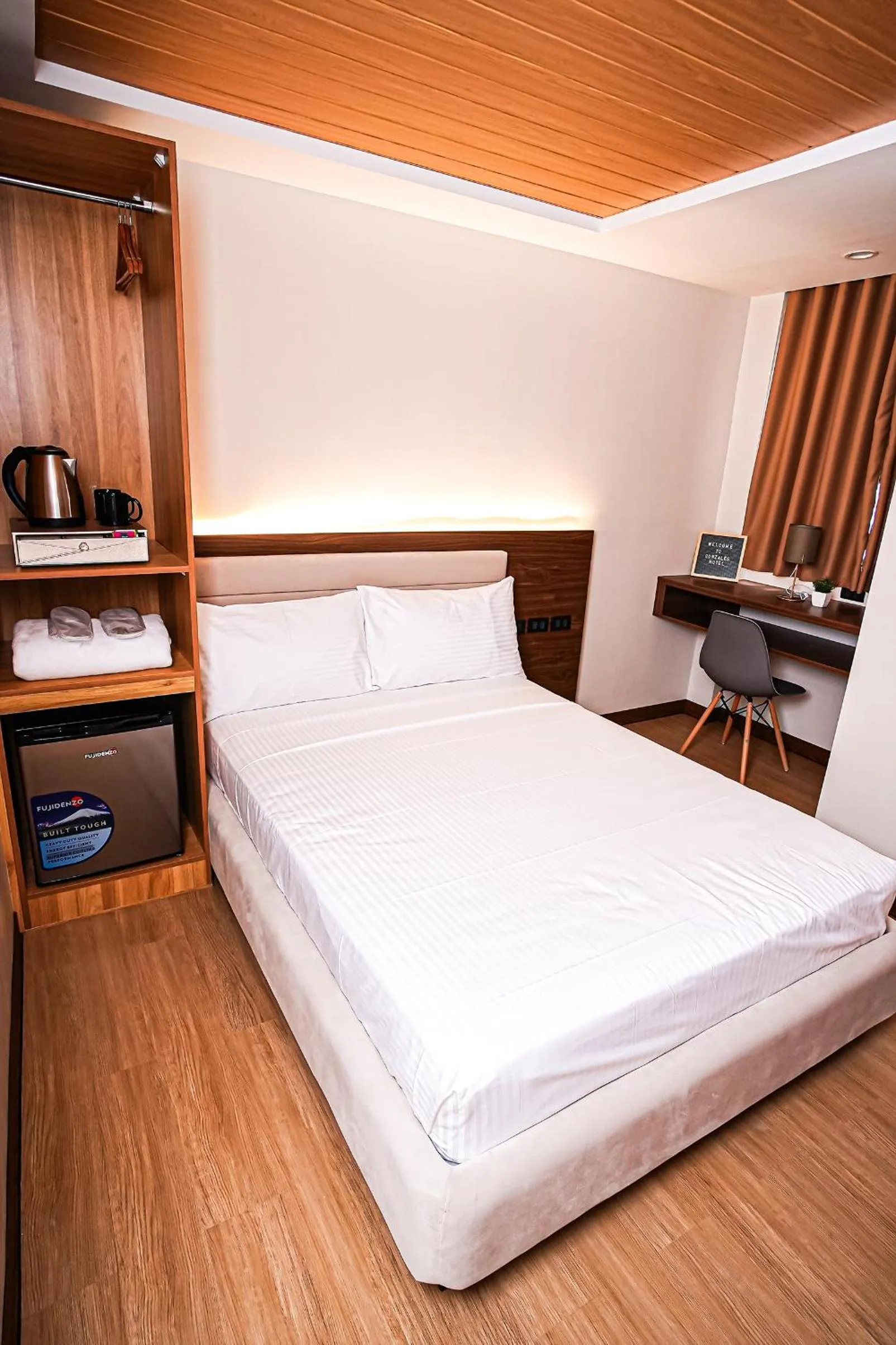 Bedroom, Bed in Gonzales Hotel