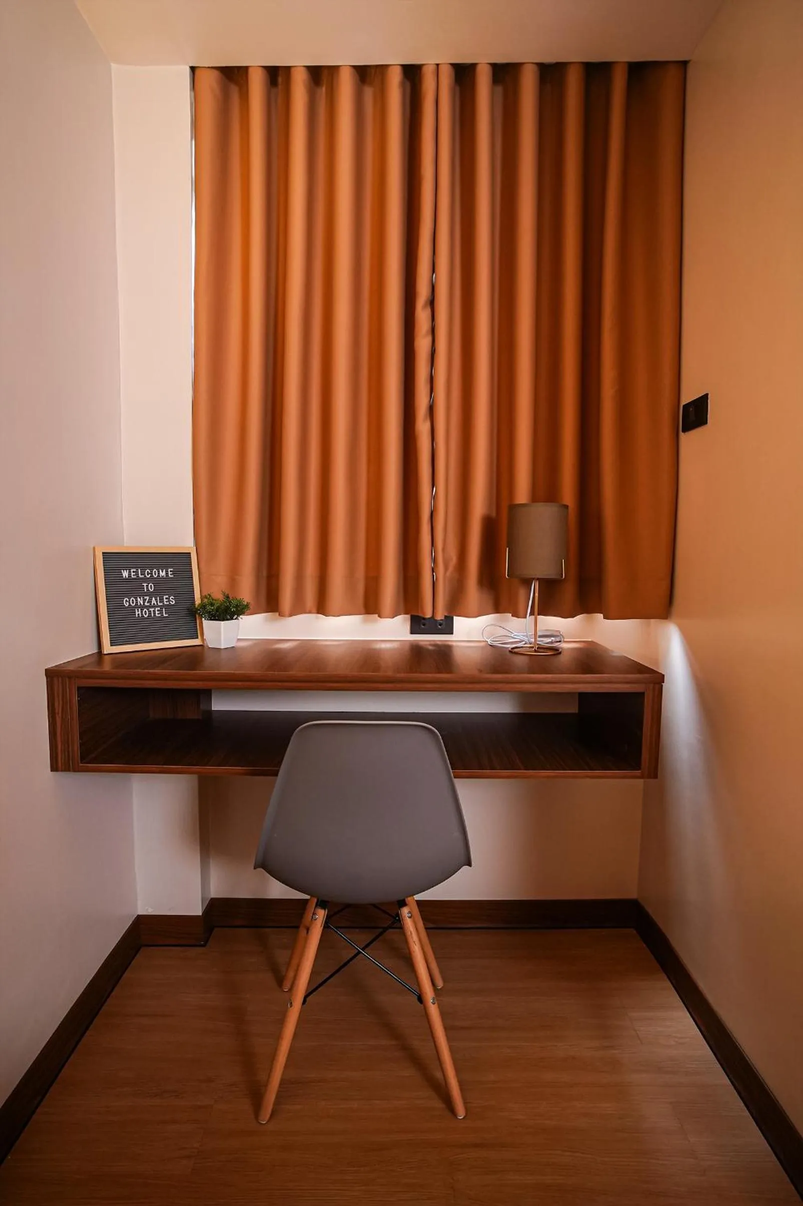 Area and facilities in Gonzales Hotel