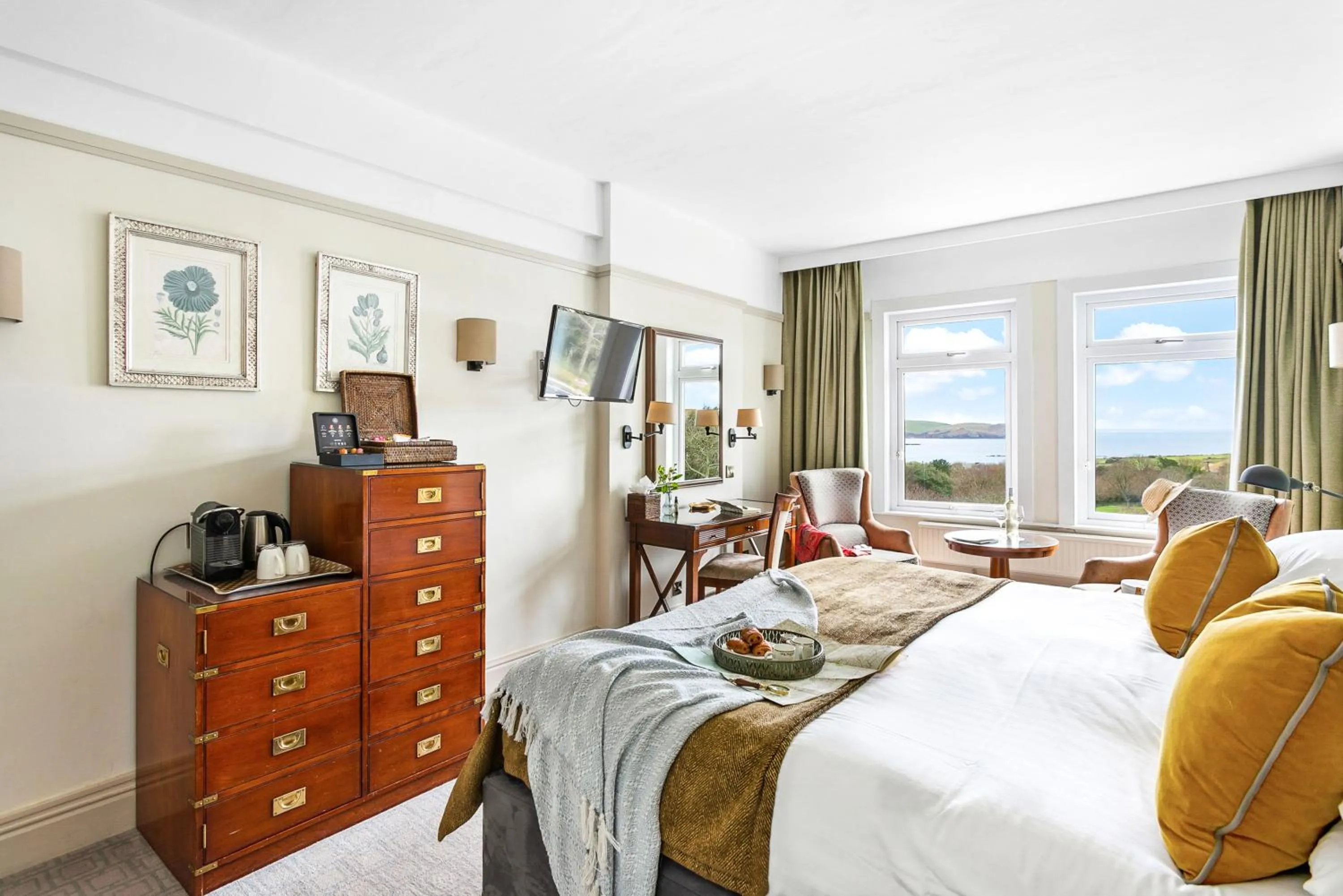 Bedroom, Bed in Thurlestone Hotel