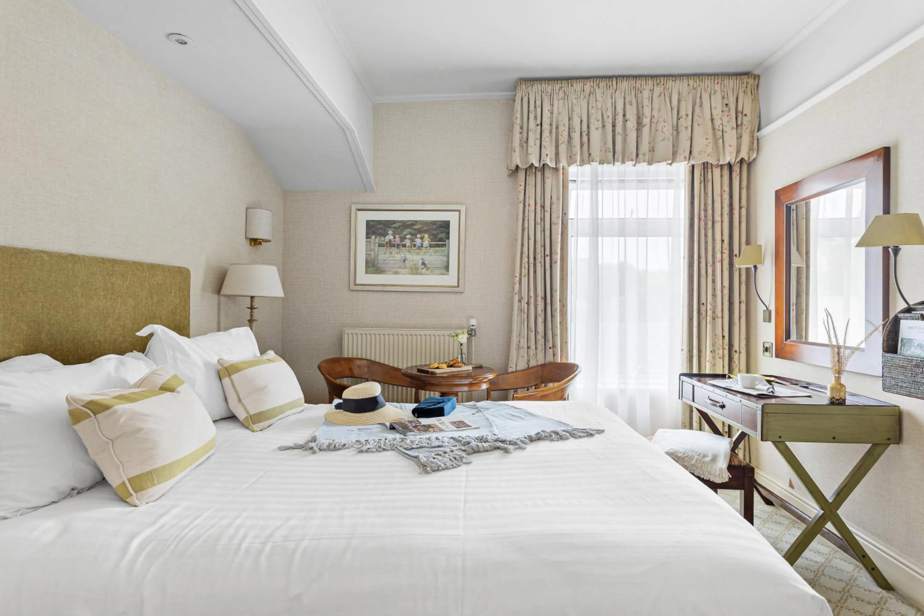 Bedroom, Bed in Thurlestone Hotel