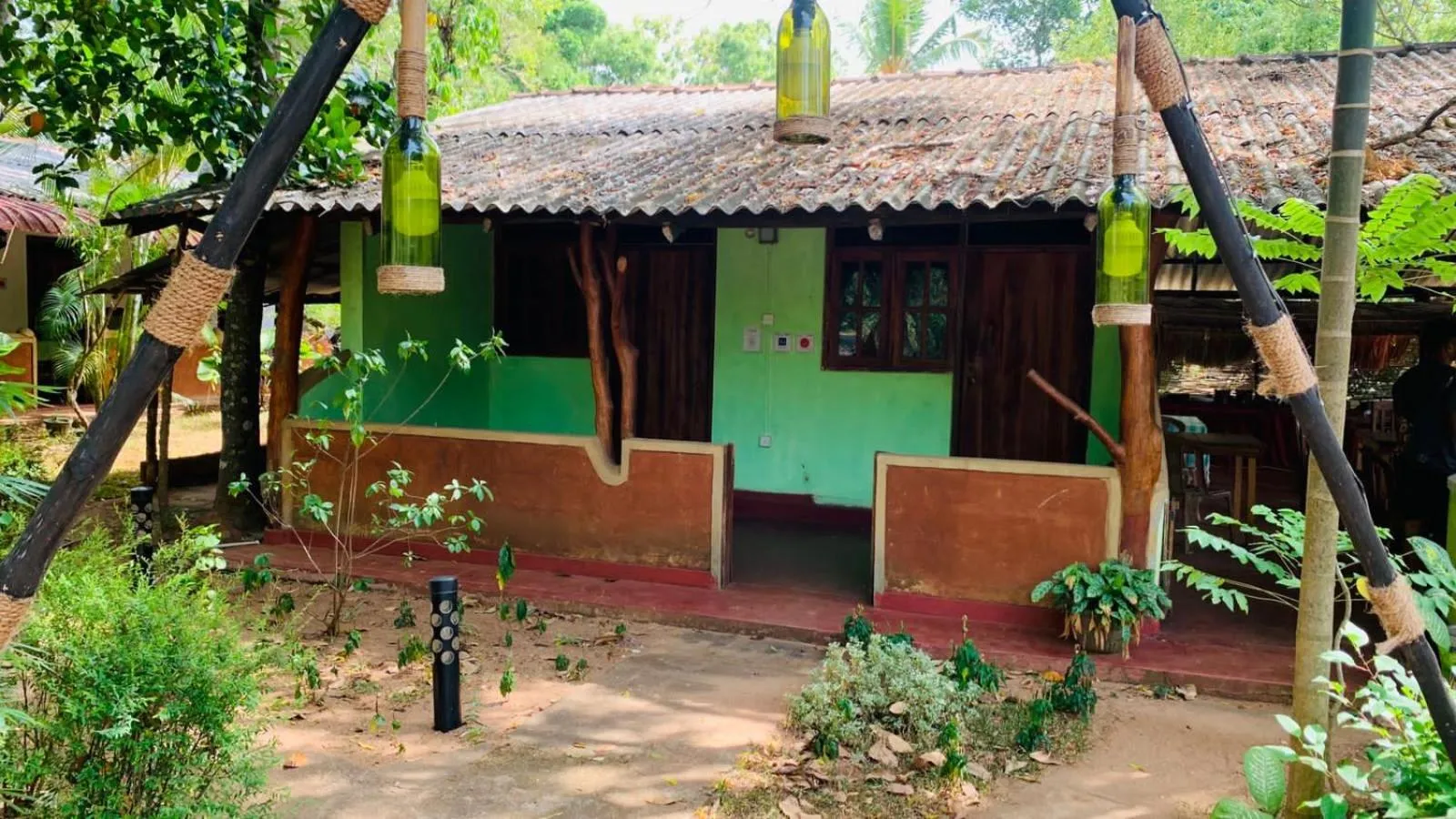 Facade/entrance in Sisira Natural Lodge - Sigiriya