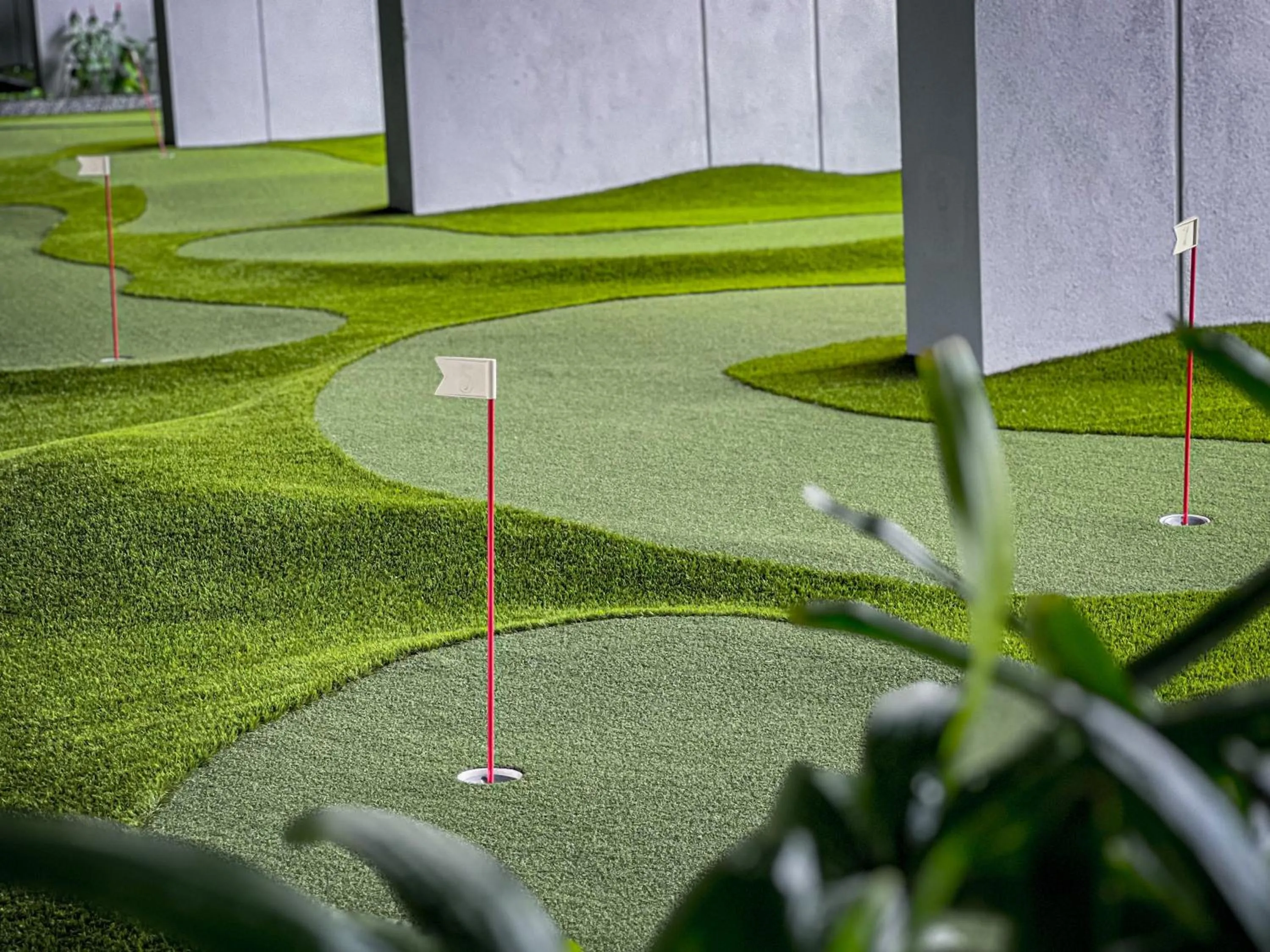 Minigolf in Opus Residences by Centurypro