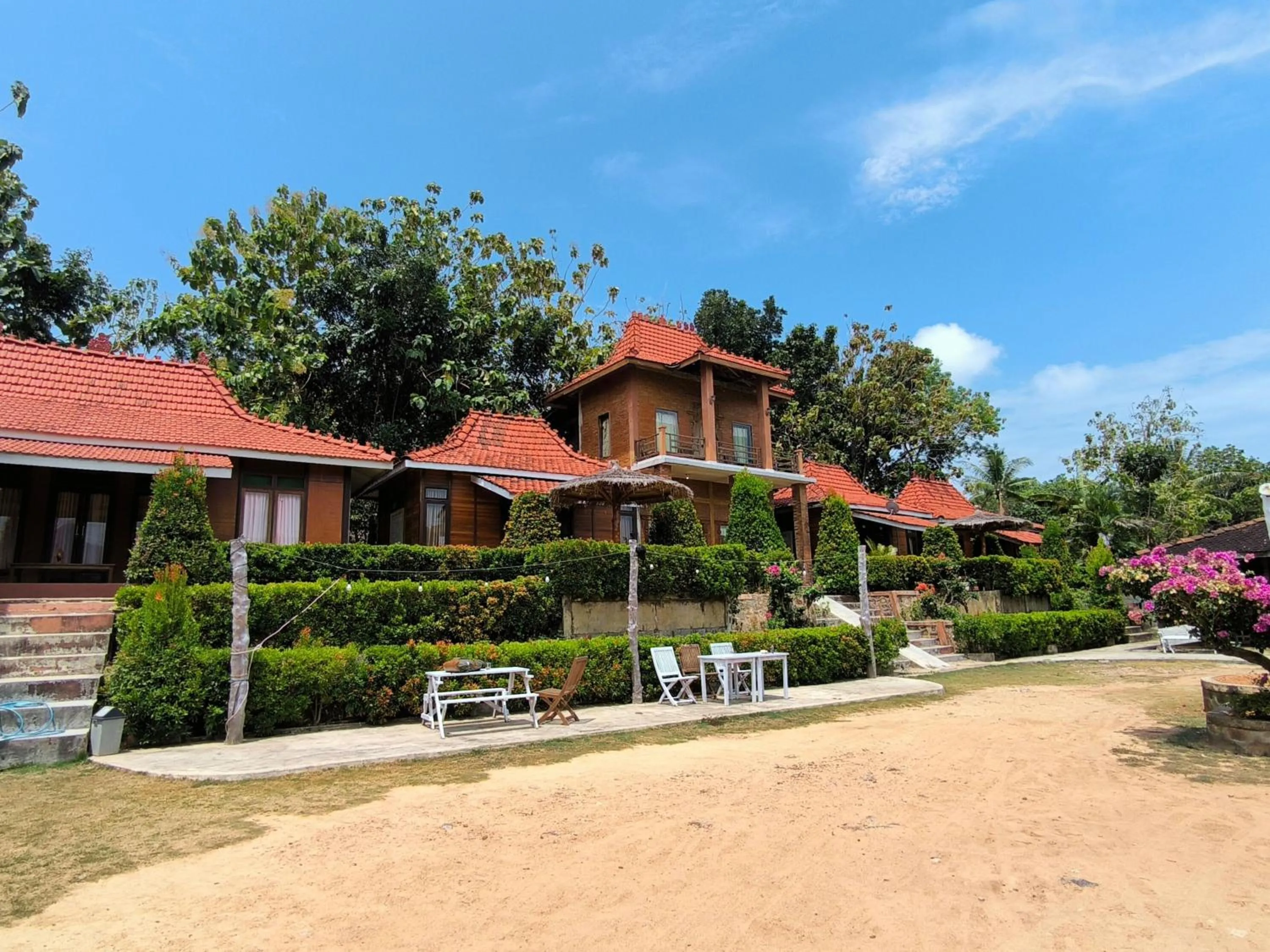 Sunrise Sea Hill Cottages