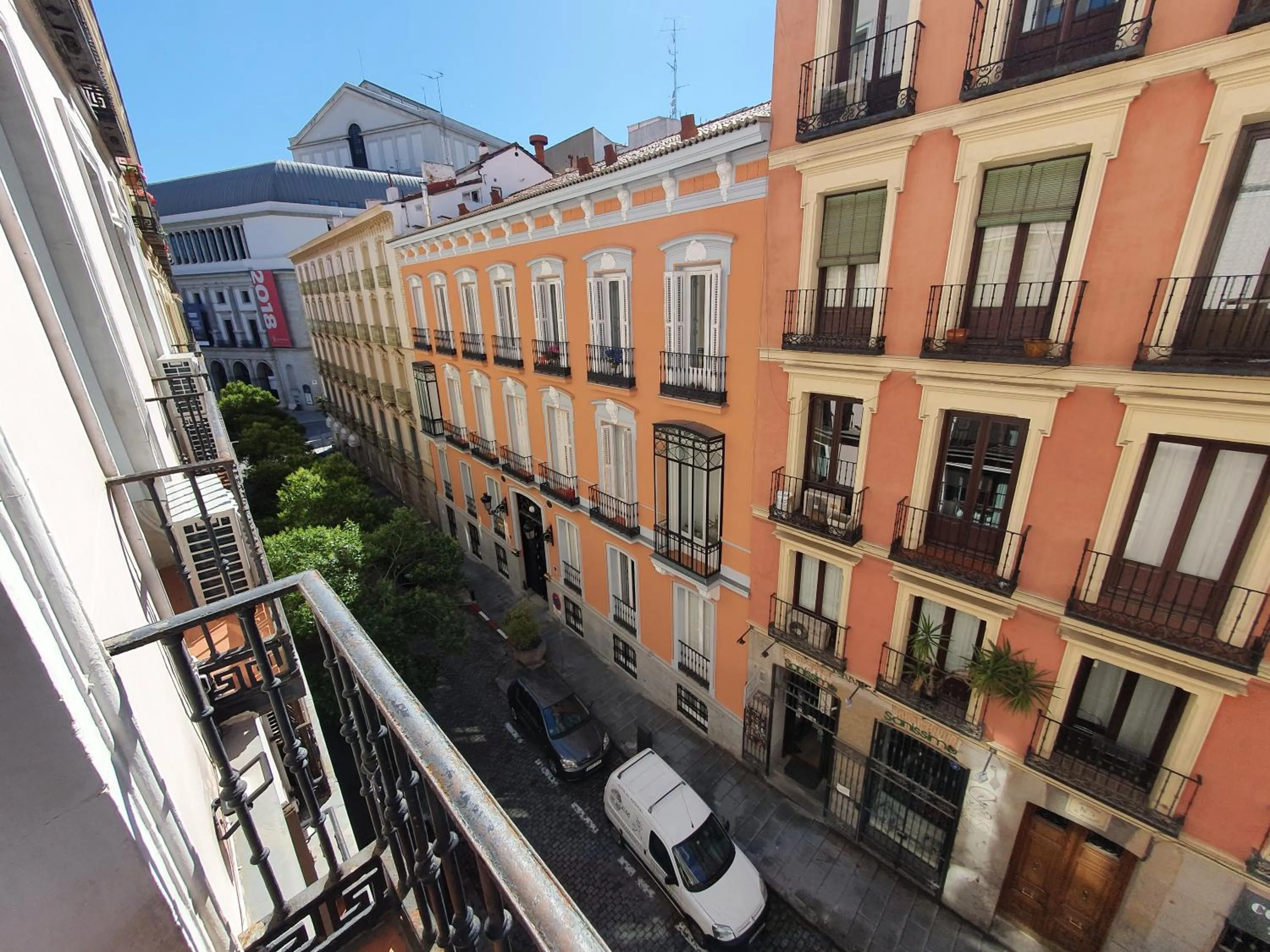 Property building in CH Otello Rooms I - Madrid